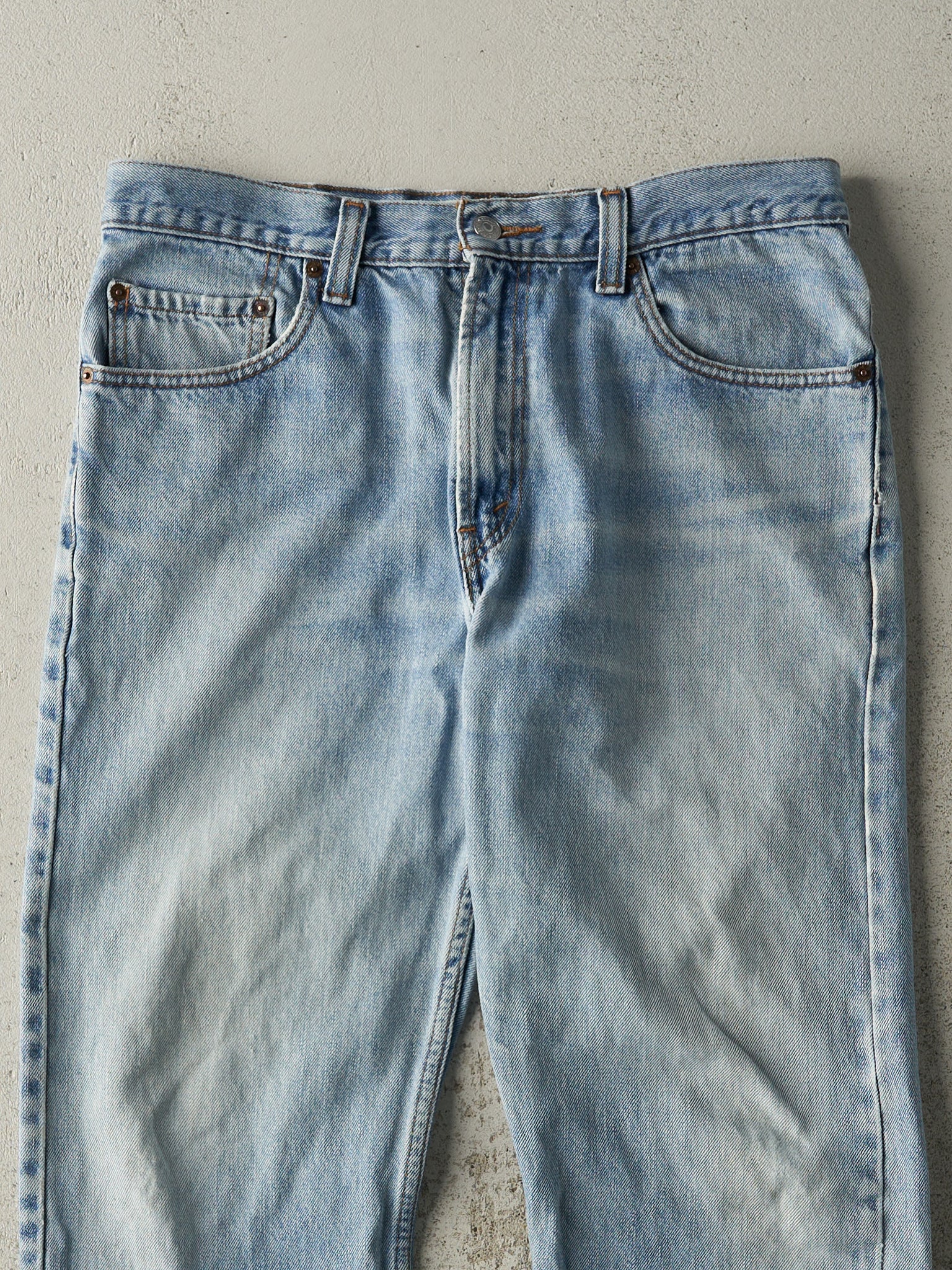 Vintage Y2K Light Wash Levi's 505 Jeans (33x26)