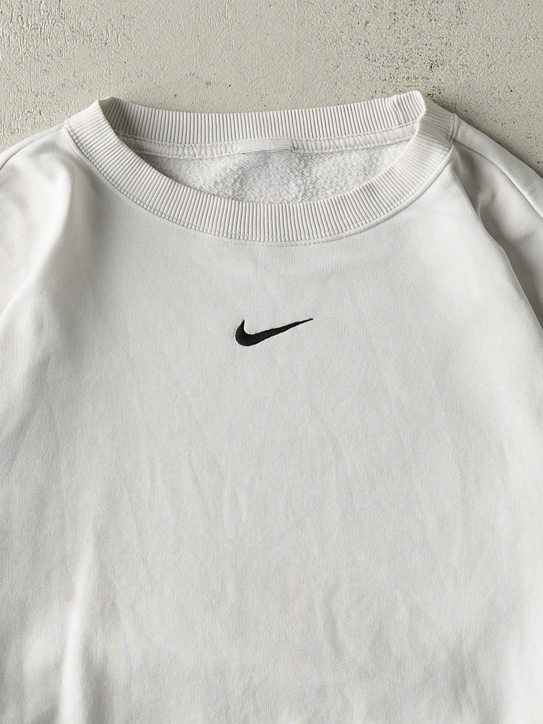 Vintage Y2K White Nike Centre Swoosh Embroidered Crewneck (XL/XXL)