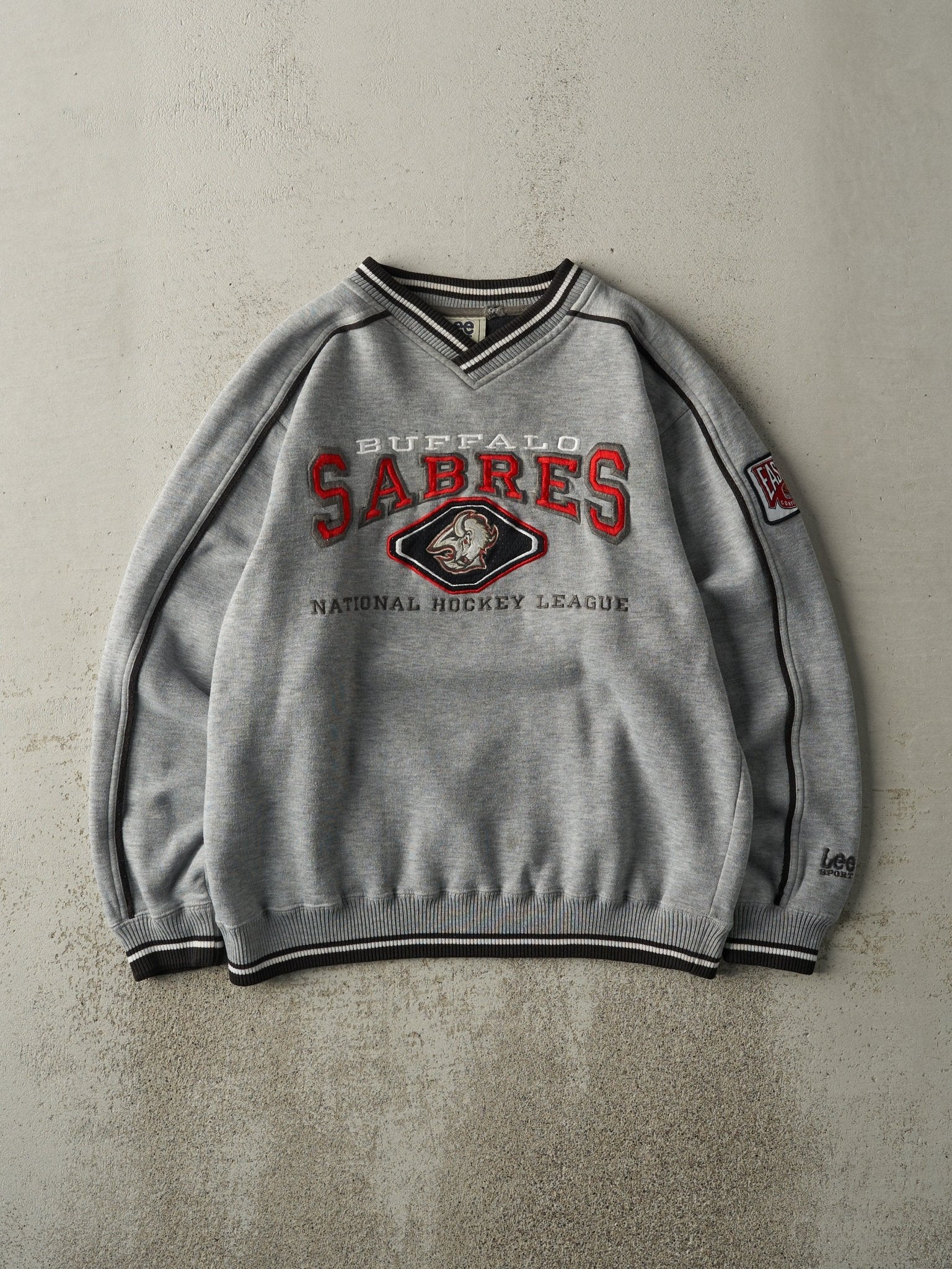 Vintage 90s Grey Embroidered Buffalo Sabres Crewneck (M)