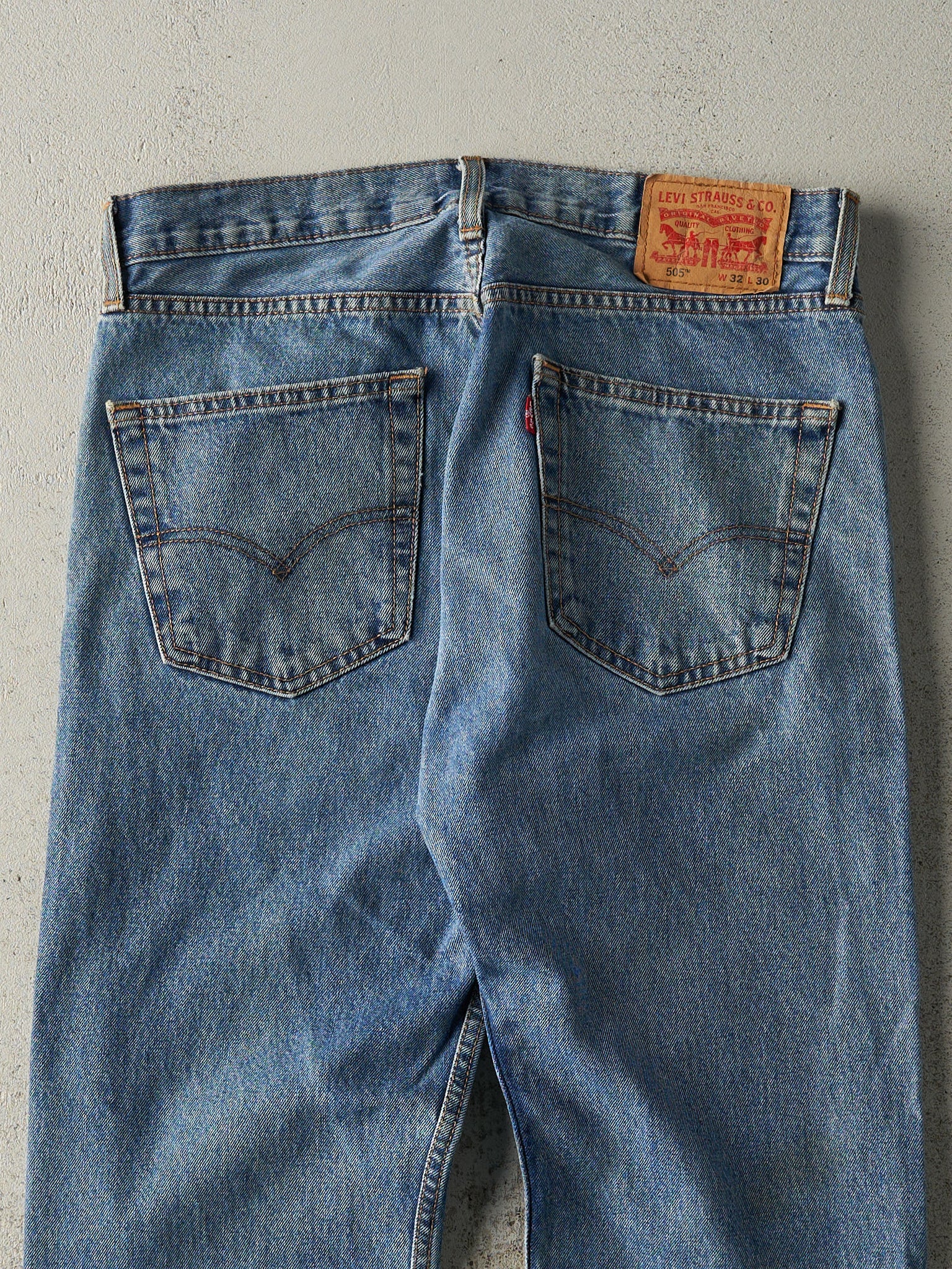 Vintage Y2K Mid Wash Levi's 505 Jeans (33x29.5)