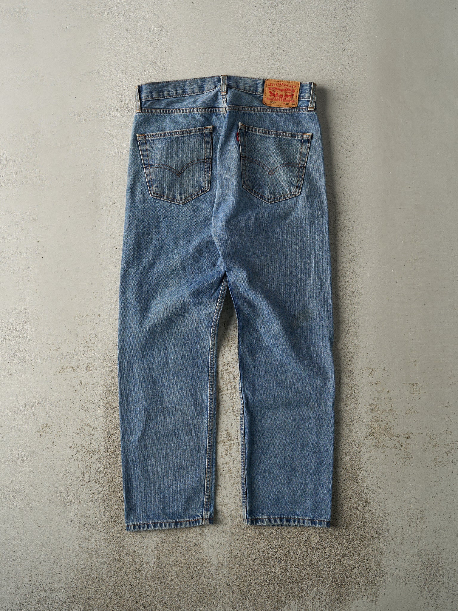 Vintage Y2K Mid Wash Levi's 505 Jeans (33x29.5)