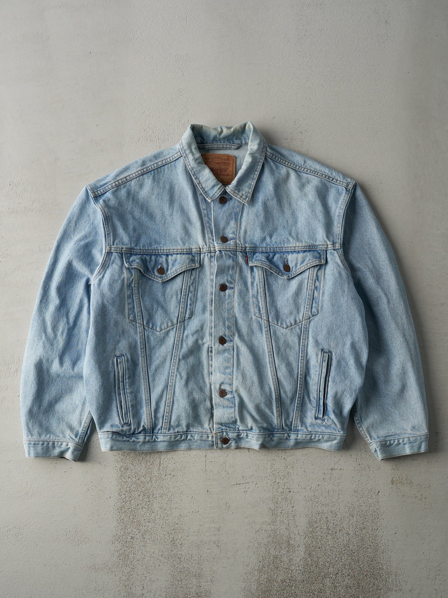 Vintage 90s Light Wash Levi's Type 3 Denim Jacket (L/XL)