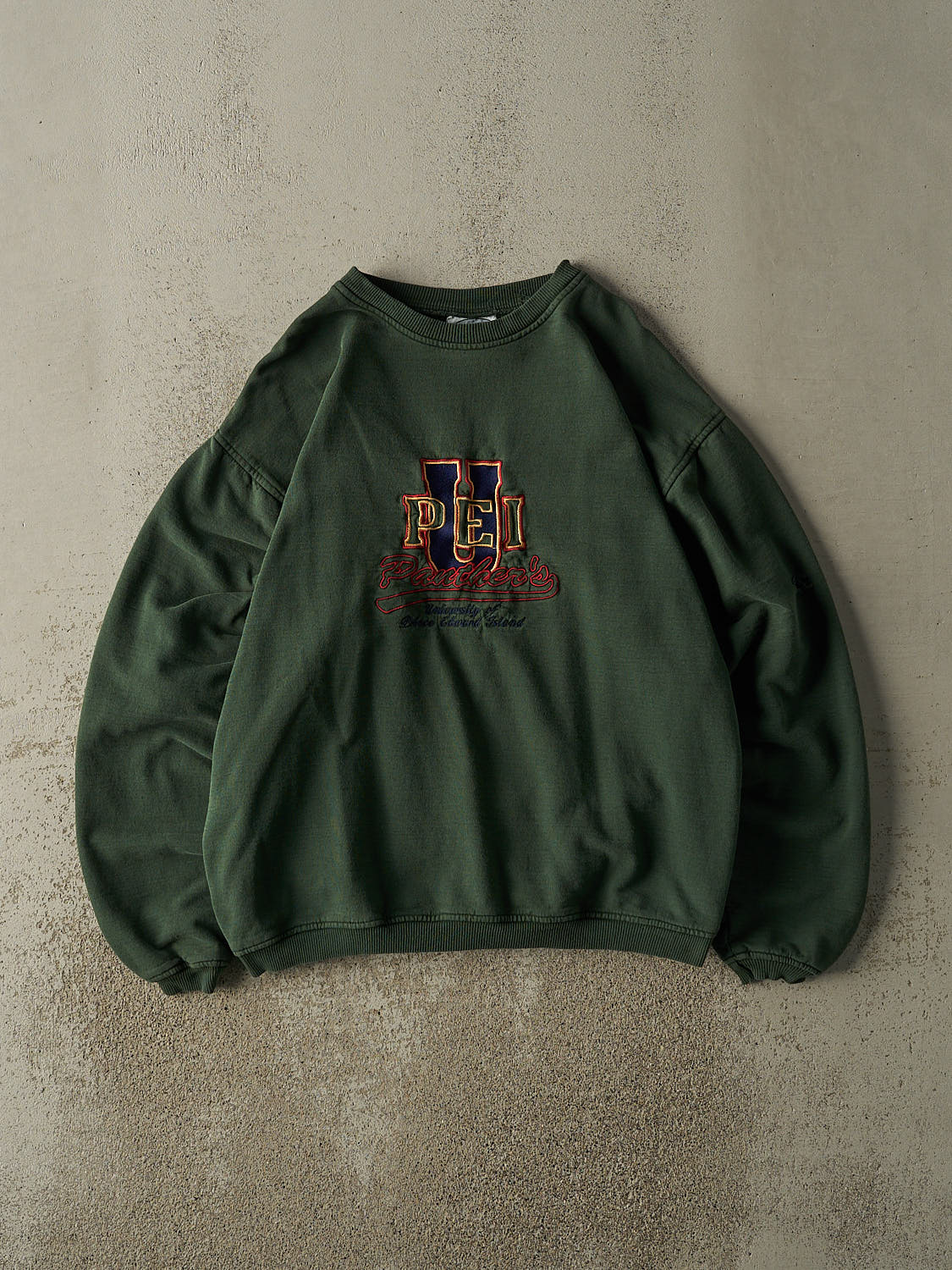 Vintage 90s  Sun Faded Green University of Prince Edward Island Embroidered Crewneck (L/XL)