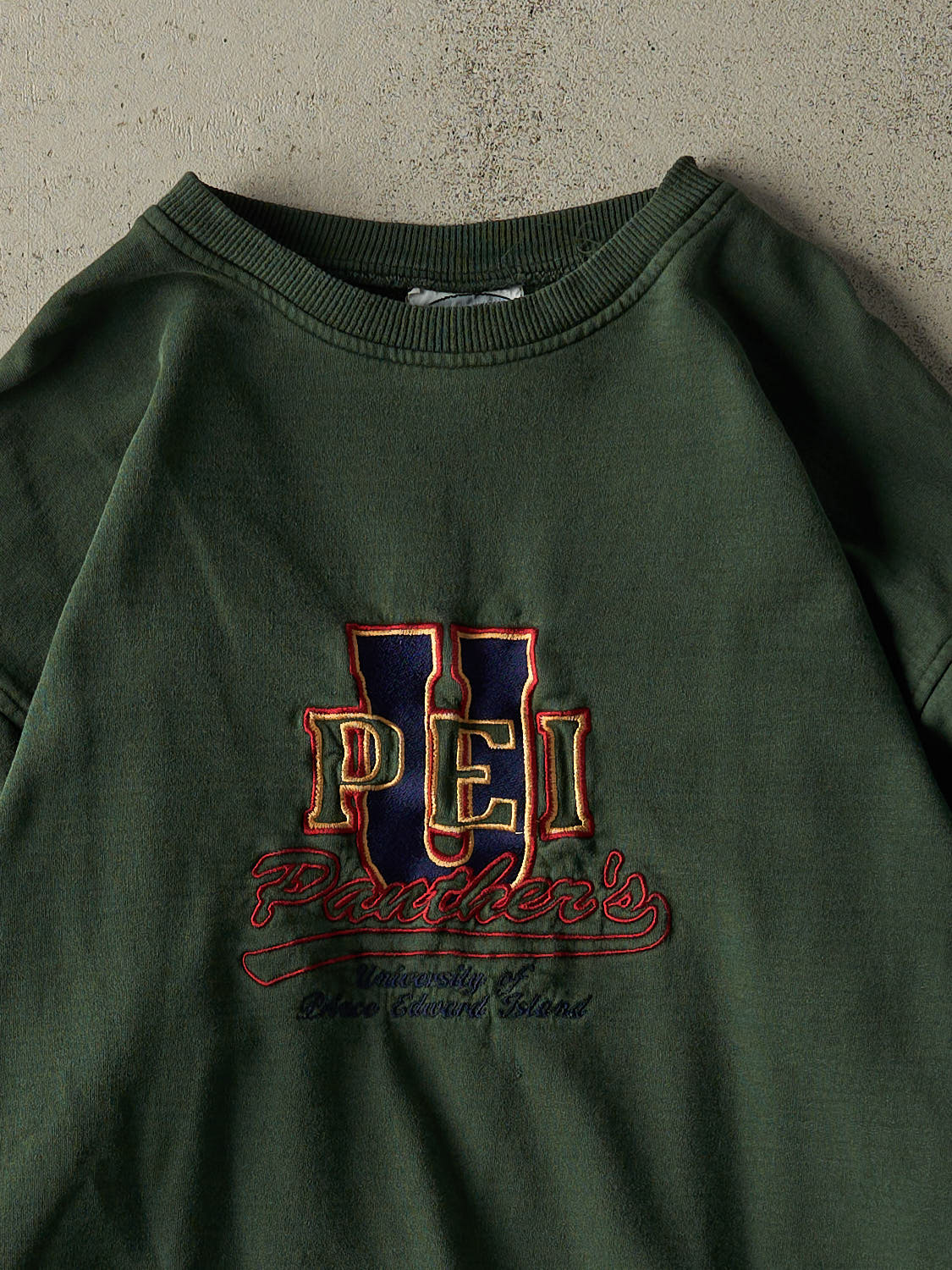 Vintage 90s  Sun Faded Green University of Prince Edward Island Embroidered Crewneck (L/XL)
