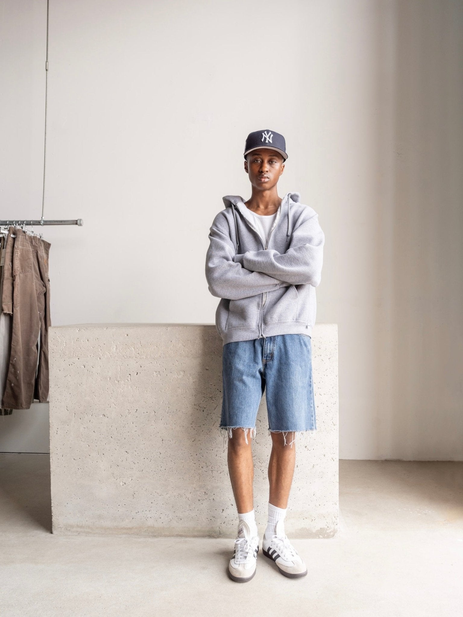 Vintage Y2K Grey Russell Athletics Zip Up Hoodie (M/L)