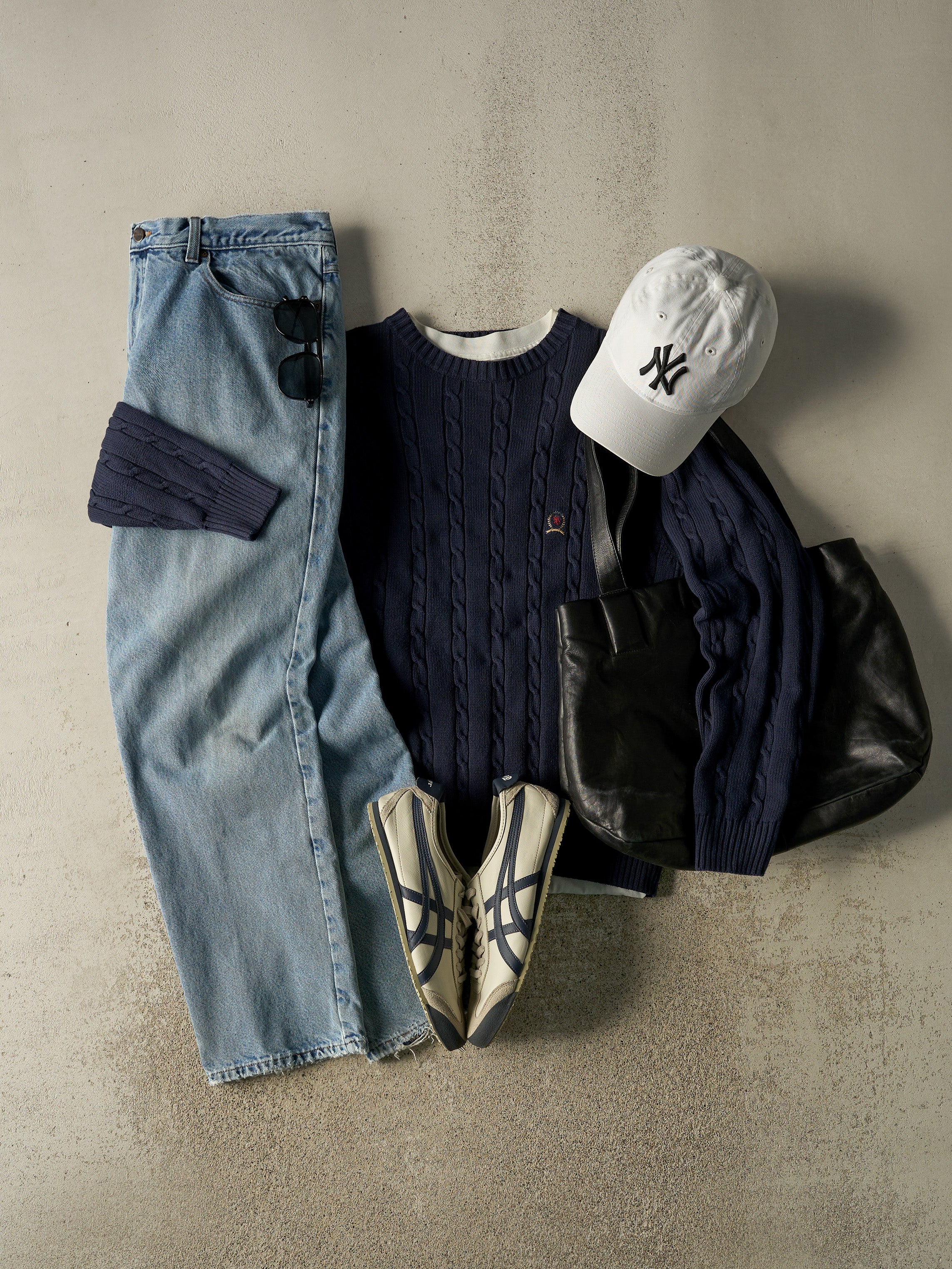 Vintage 90s Navy Blue Tommy Hilfiger Embroidered Cable Knit (M/L)