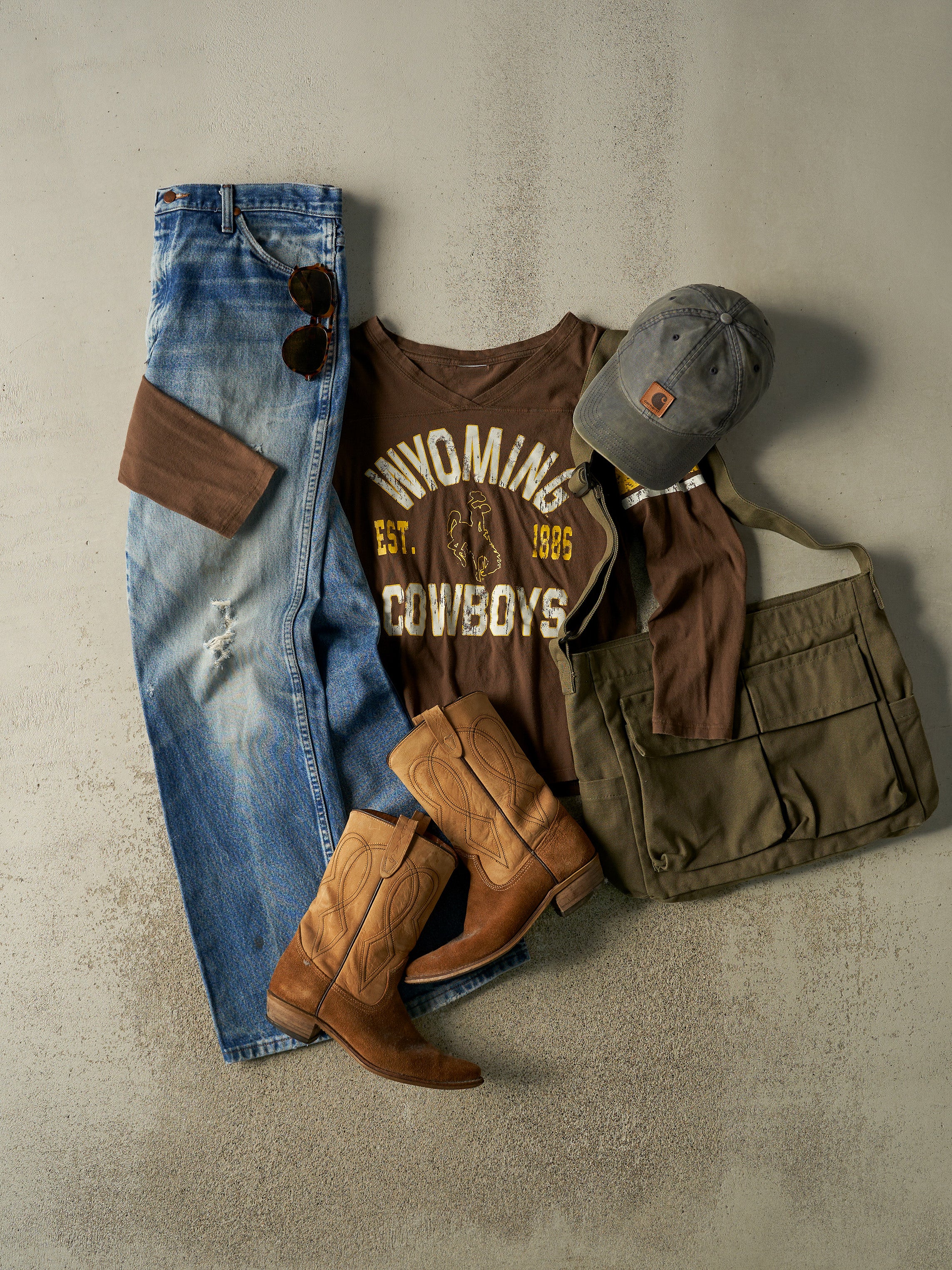 Vintage Y2K Mid Wash Wrangler Jeans (34x33)