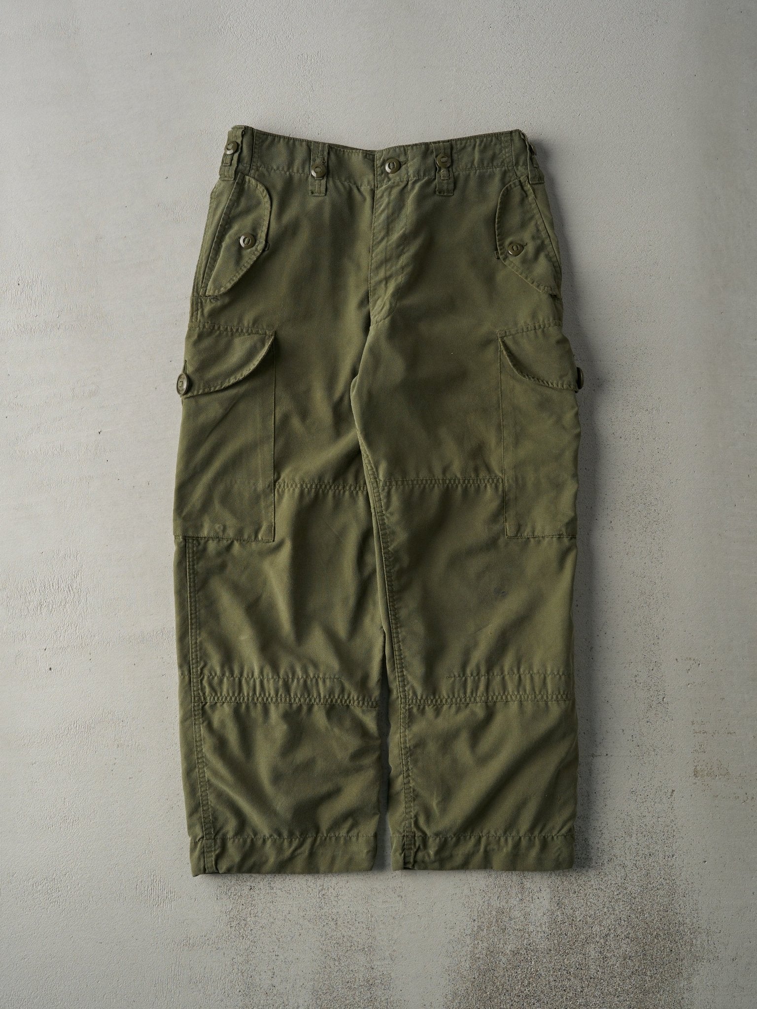 Vintage 98' Army Green Parachute Pants (33.5x26.5)