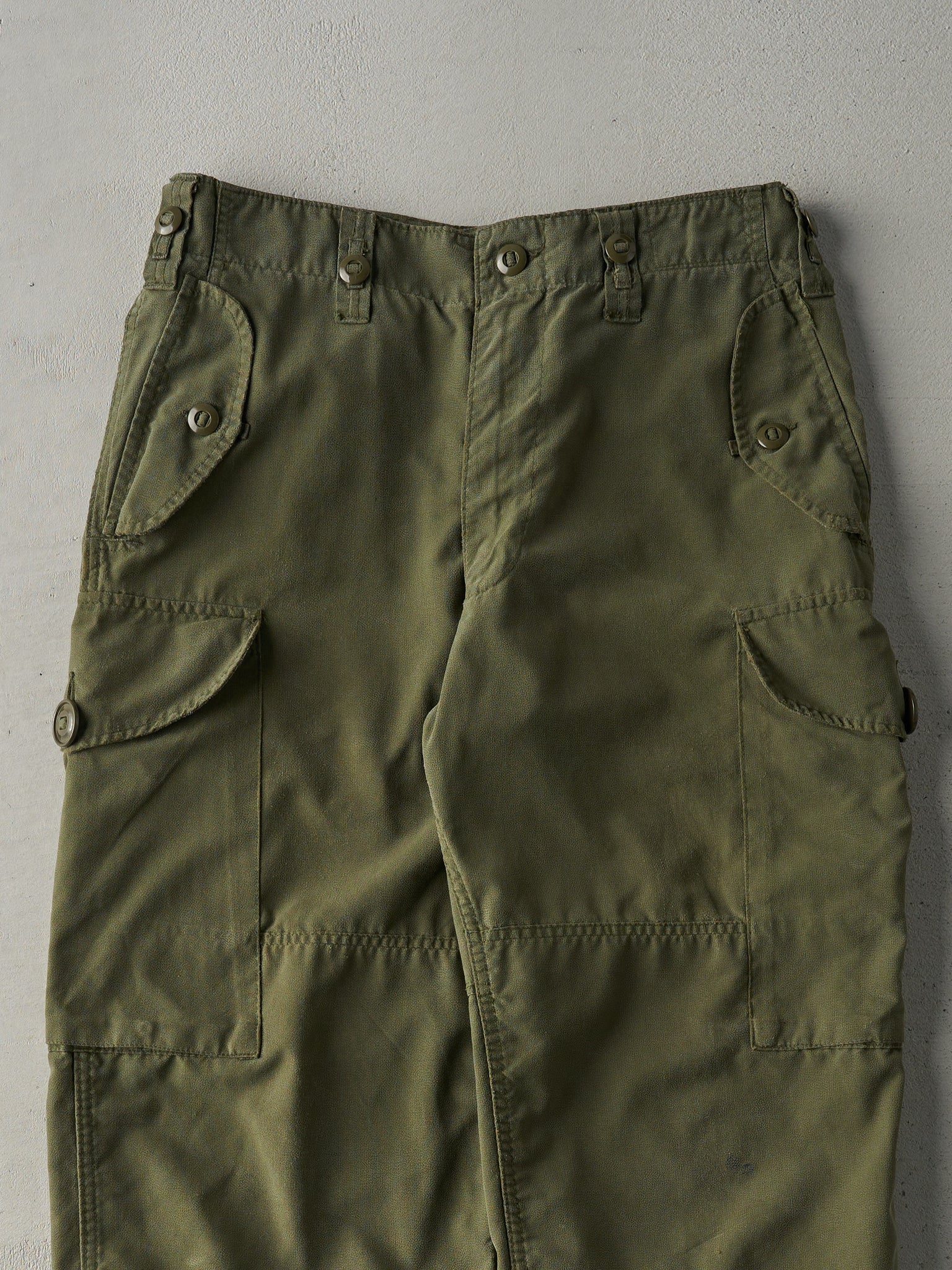 Vintage 98' Army Green Parachute Pants (33.5x26.5)