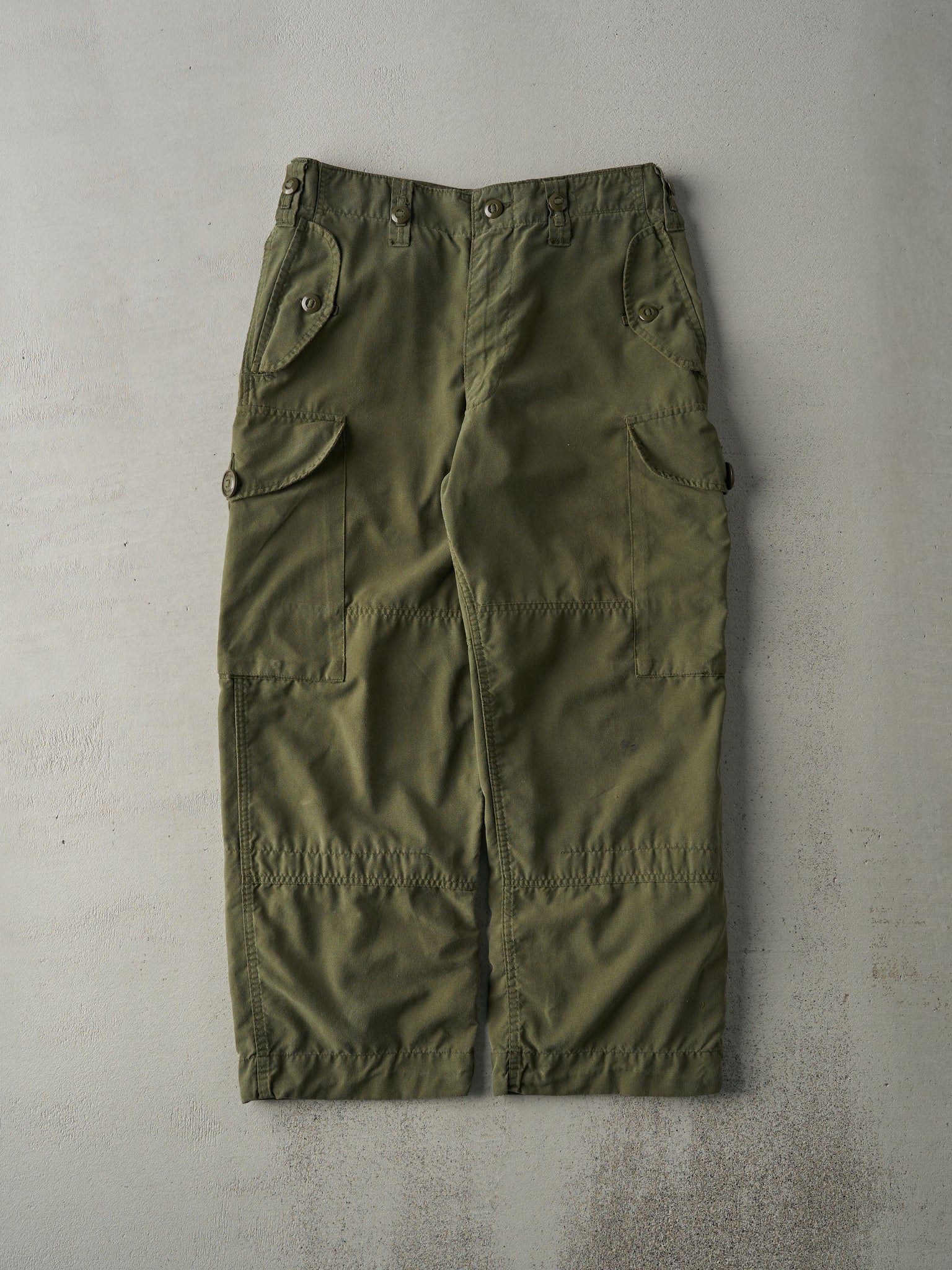 Vintage 98' Army Green Parachute Pants (33.5x26.5)