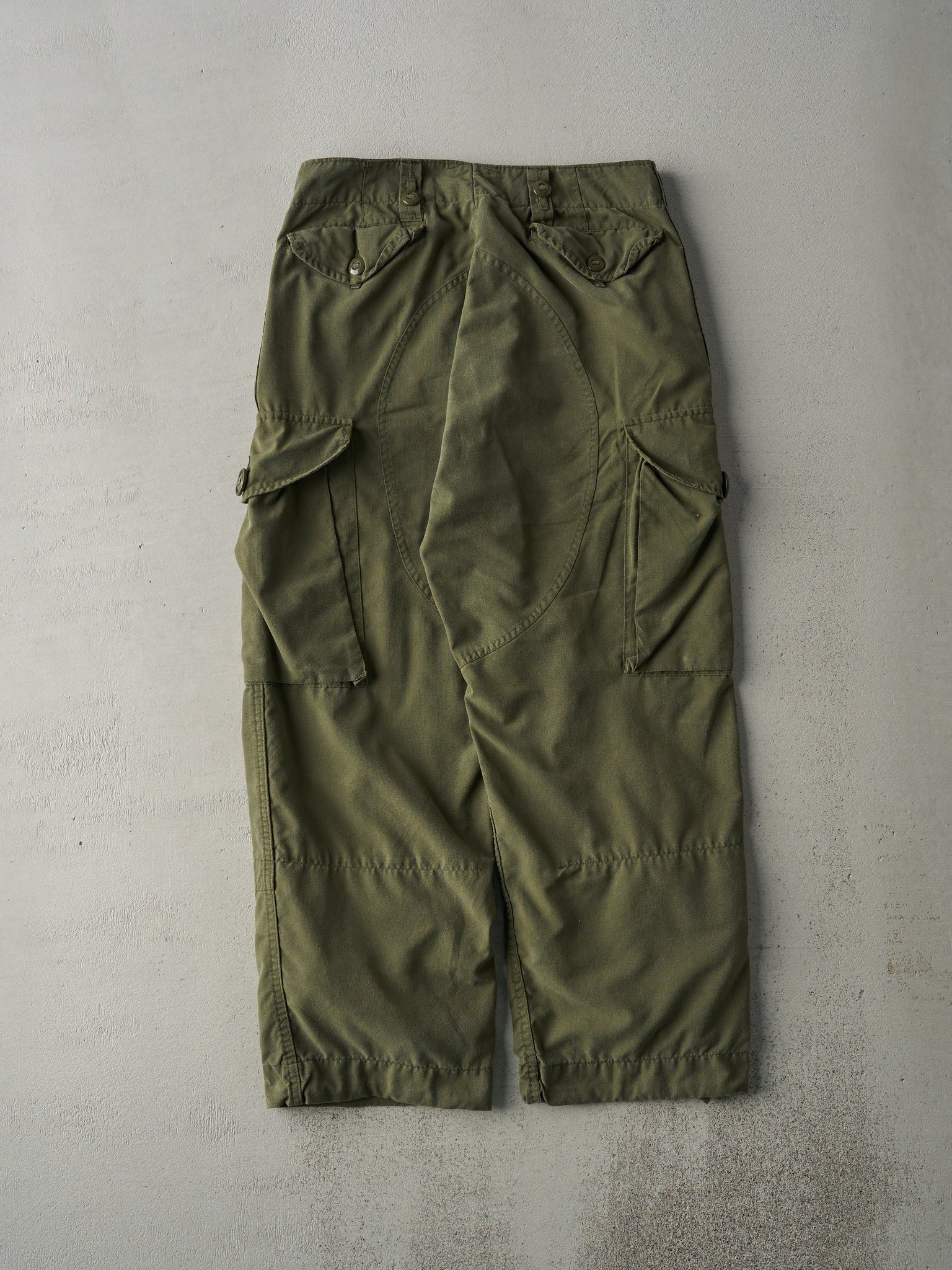 Vintage 98' Army Green Parachute Pants (33.5x26.5)