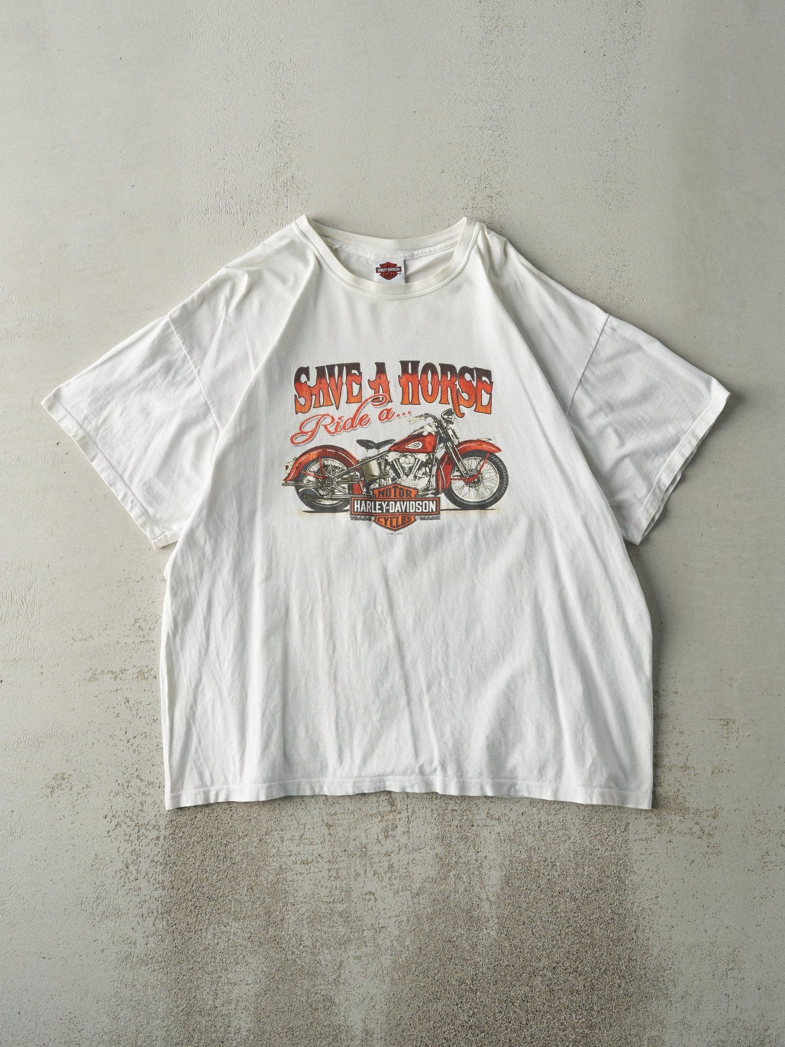 Vintage 11' White Calgary Alberta Harley Davidson "Save A Horse.." Tee (L/XL)