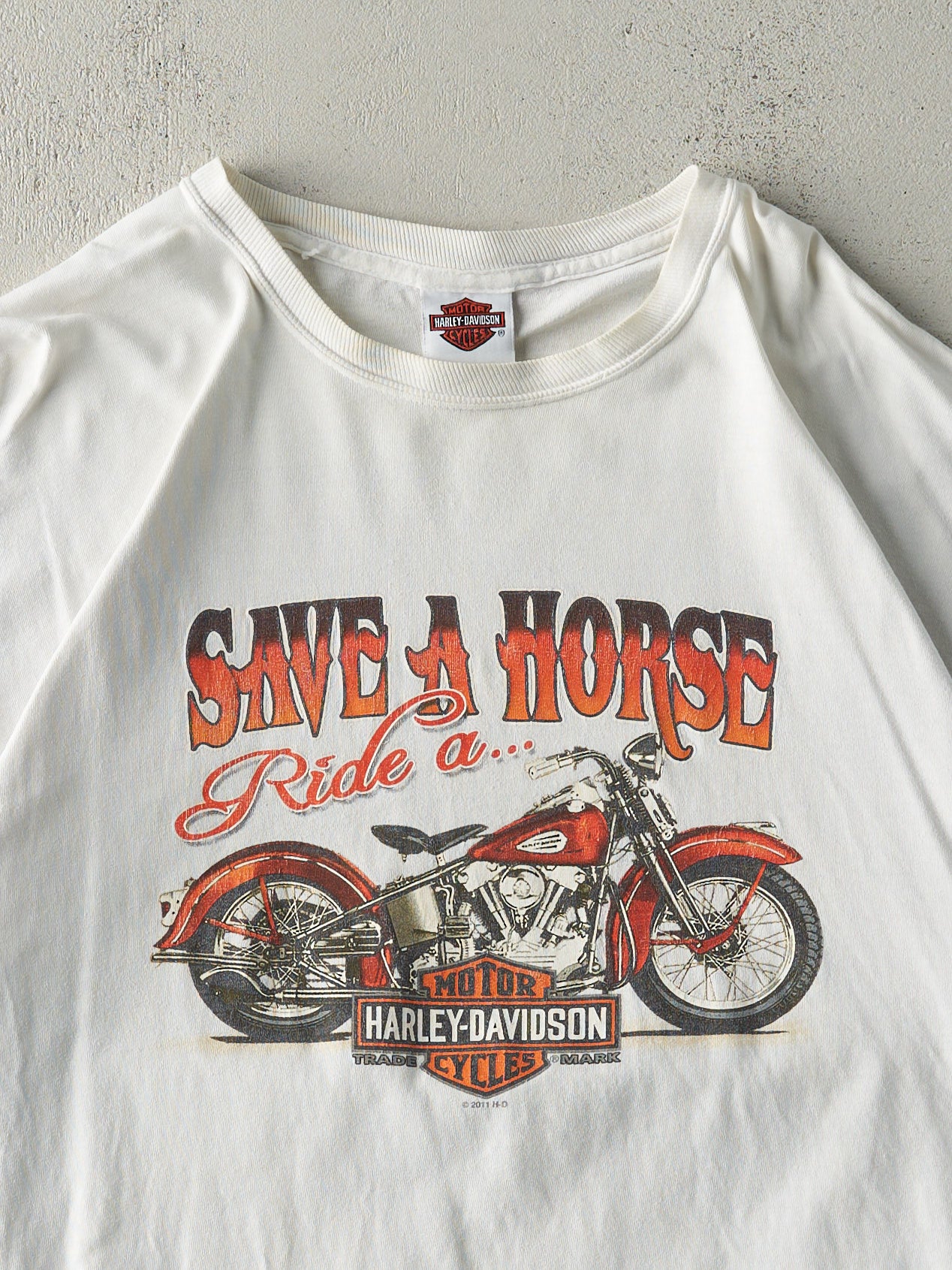 Vintage 11' White Calgary Alberta Harley Davidson "Save A Horse.." Tee (L/XL)