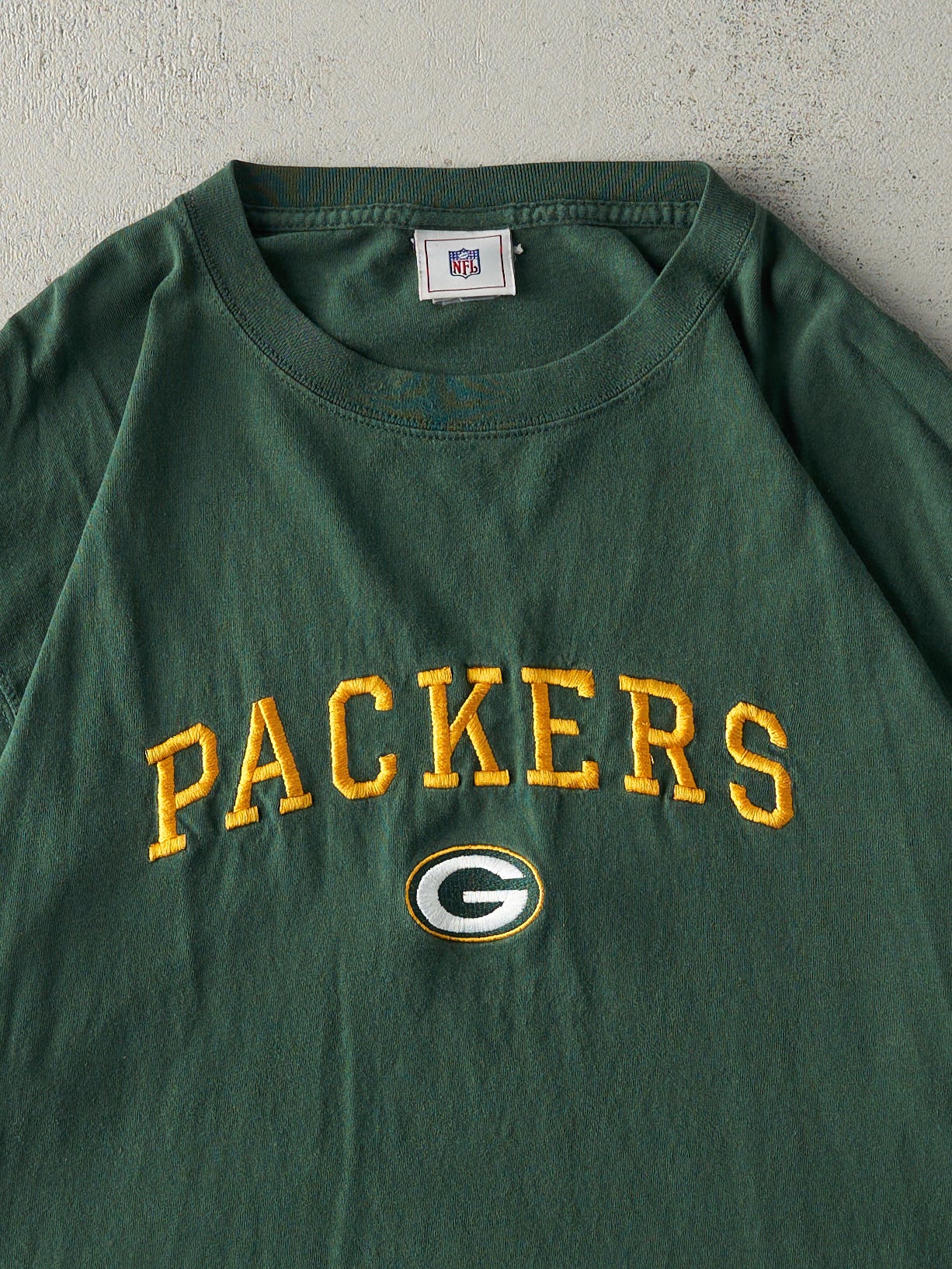 Vintage 90s Green Embroidered Green Bay Packers Tee (L)