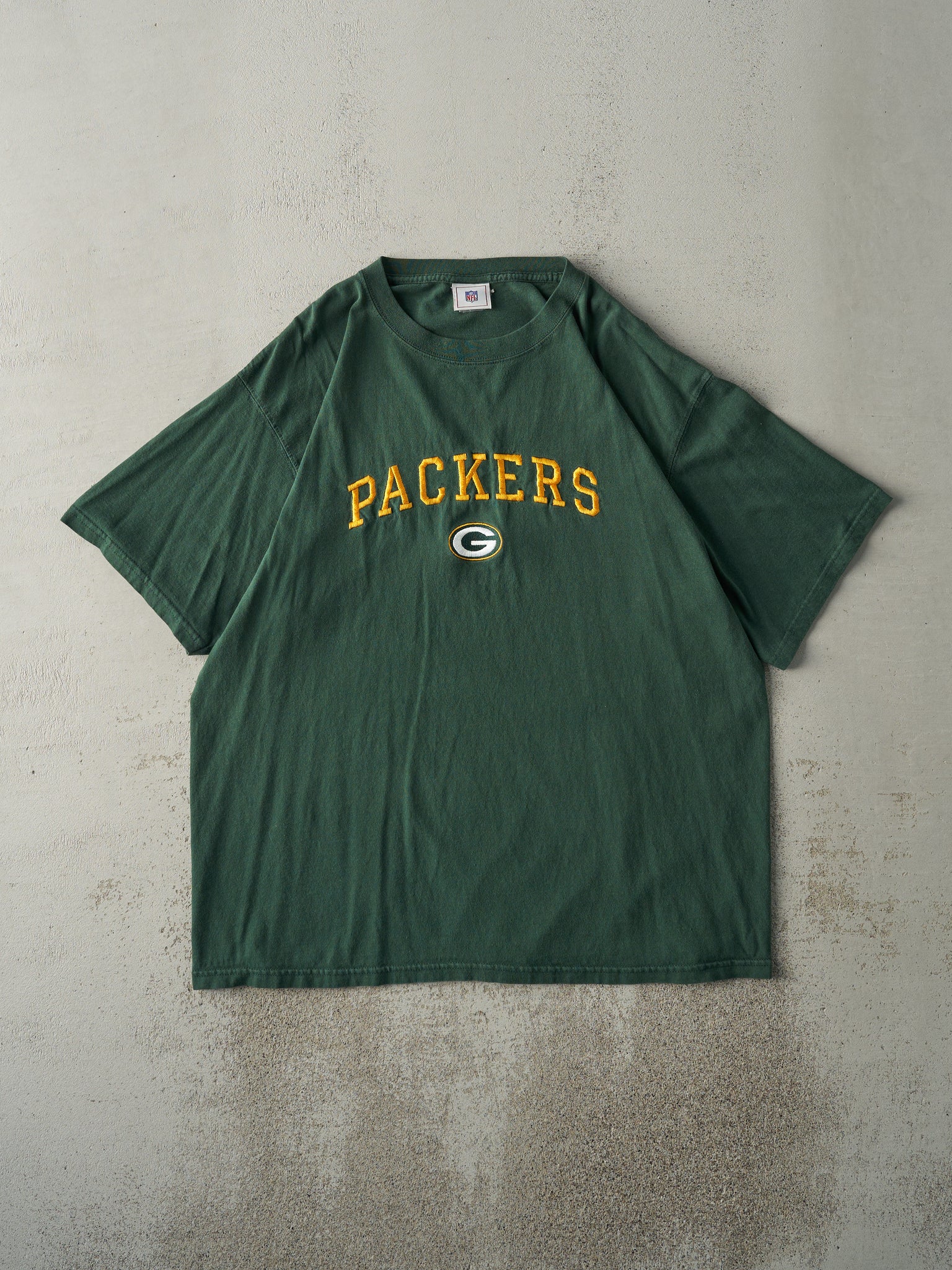 Vintage 90s Green Embroidered Green Bay Packers Tee (L)