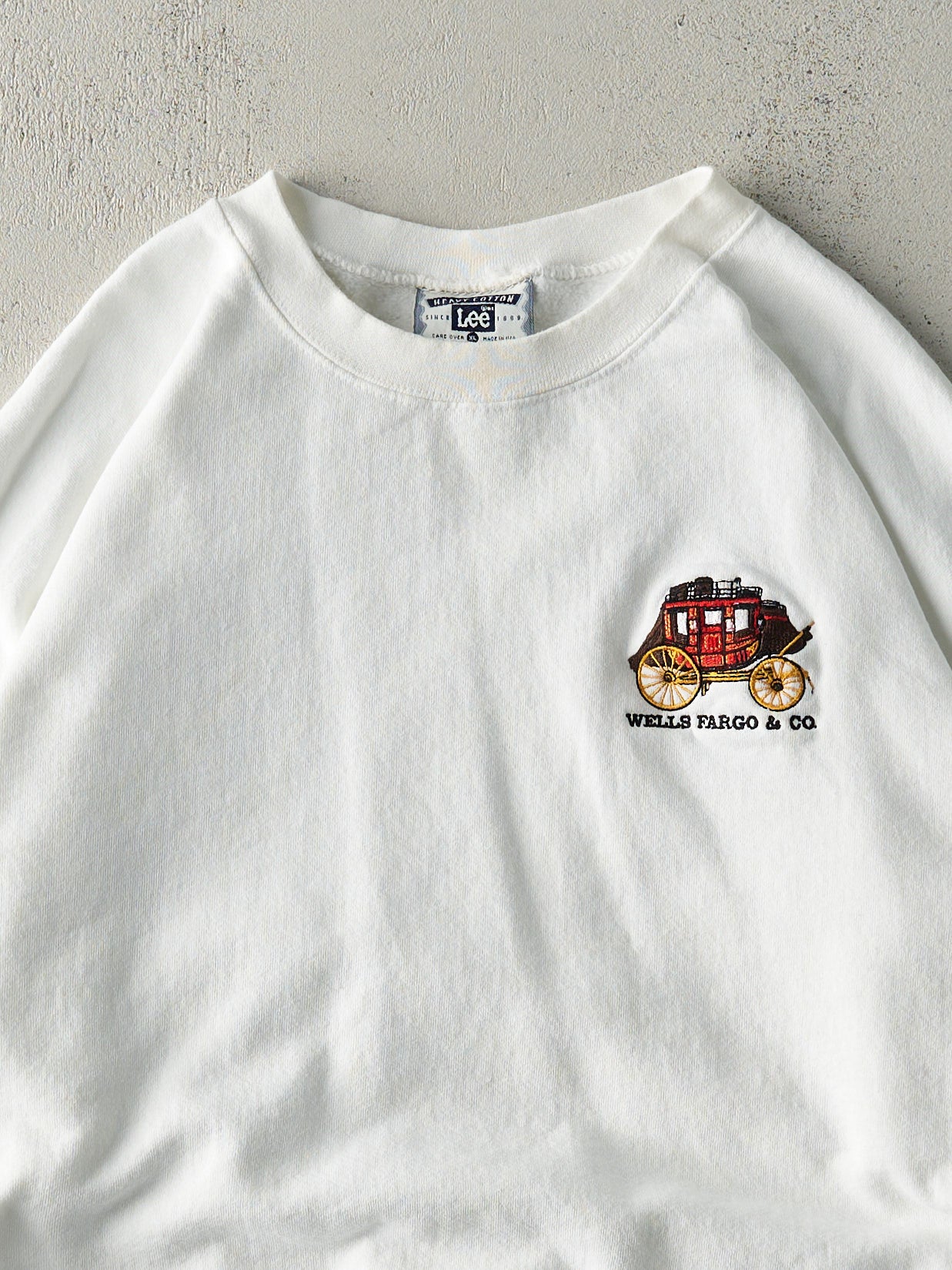 Vintage 90s White Embroidered Wells Fargo Logo Boxy Crewneck (XL)
