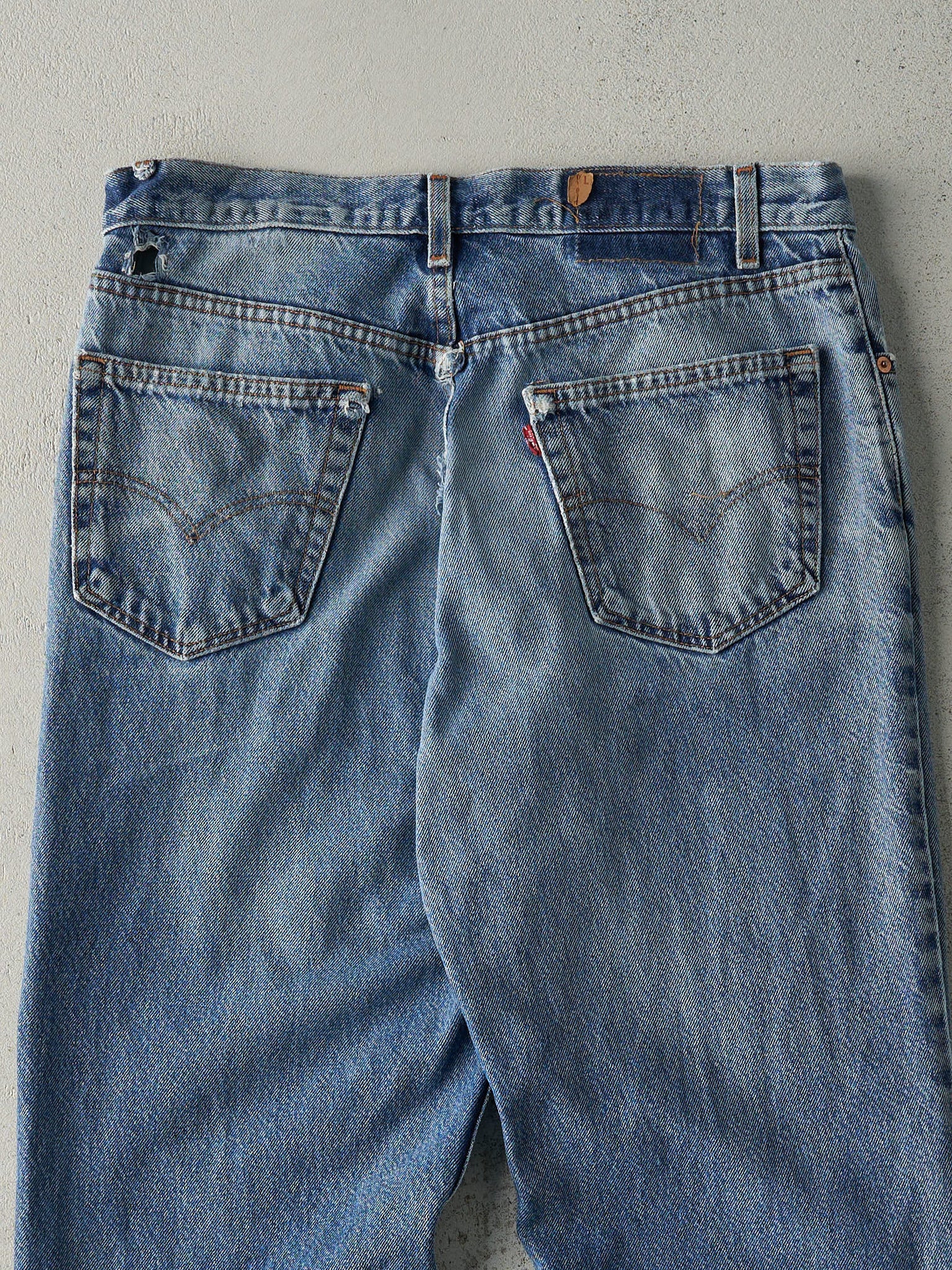 Vintage 90s Mid Wash Levi's 550 Jeans (34x31)