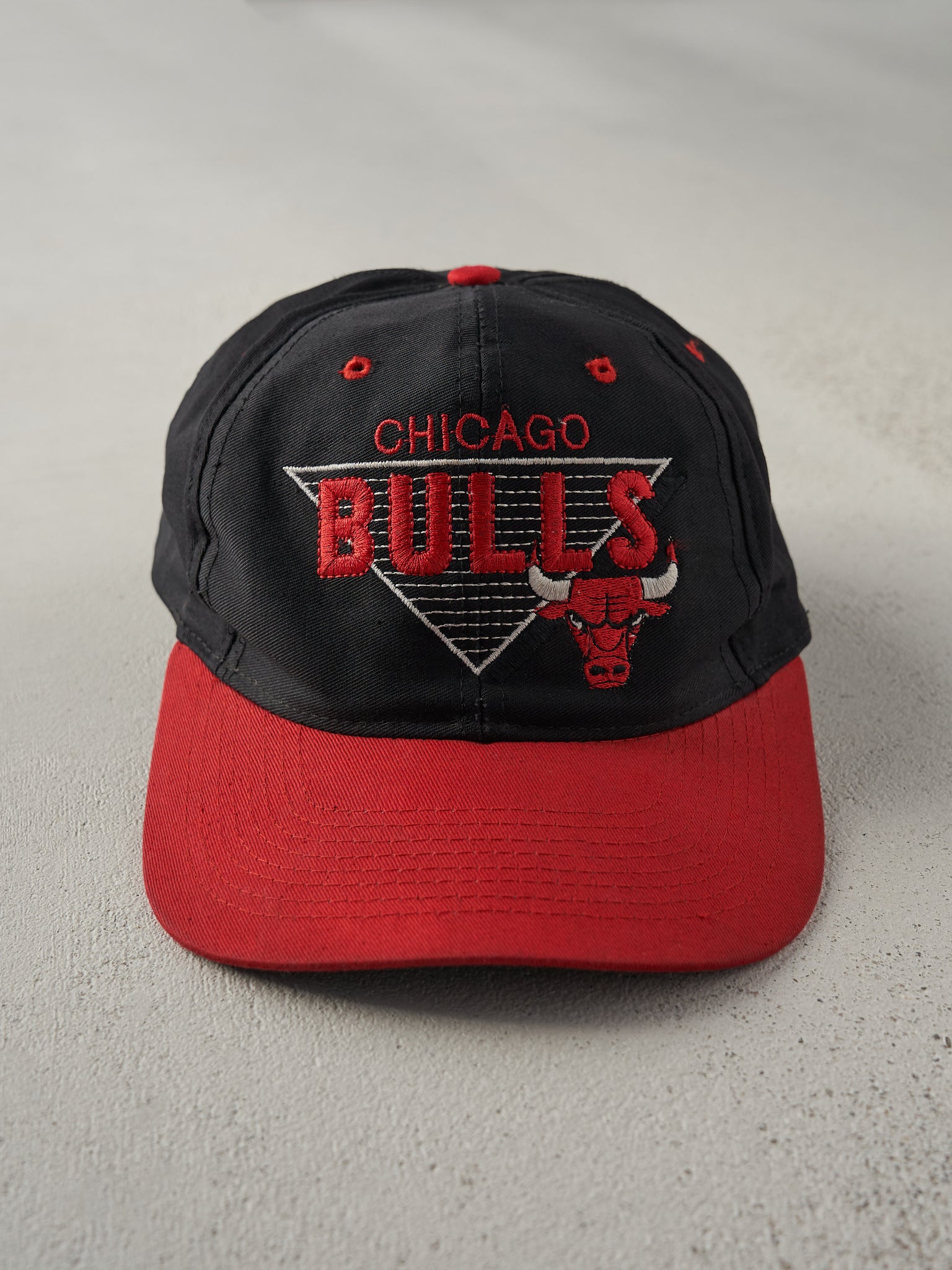 Vintage 90s Black and Red Chicago Bulls Embroidered Snapback Hat