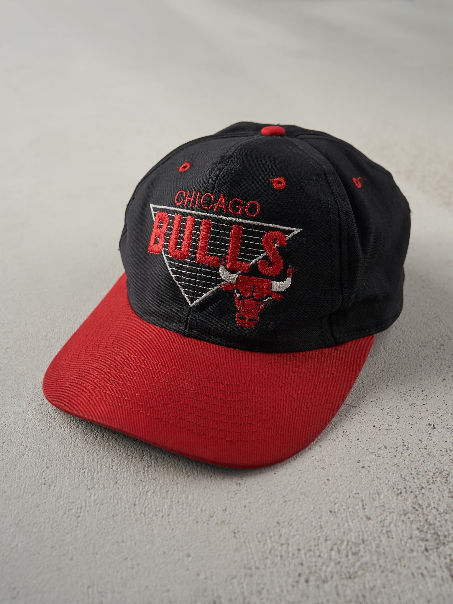 Vintage 90s Black and Red Chicago Bulls Embroidered Snapback Hat