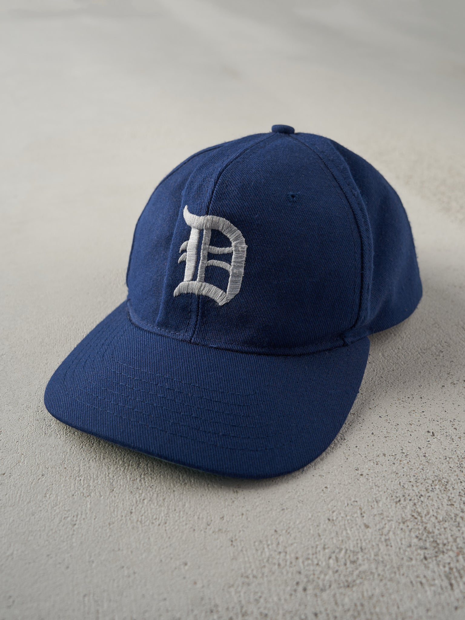 Vintage 80s Navy Blue Detroit Tigers Embroidered Snapback Hat