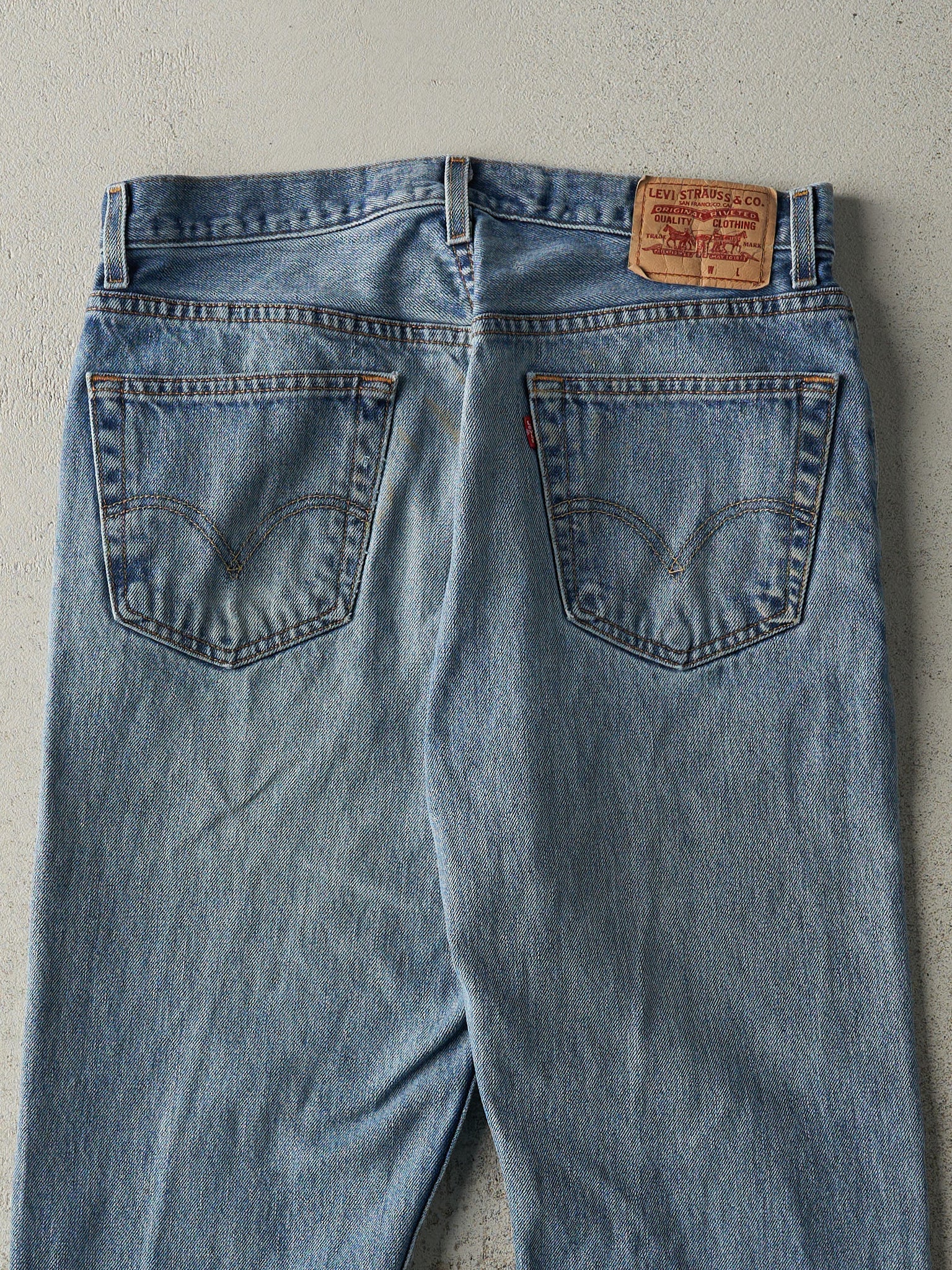 Vintage Y2K Light Wash Levi's 505 Jeans (33x29)