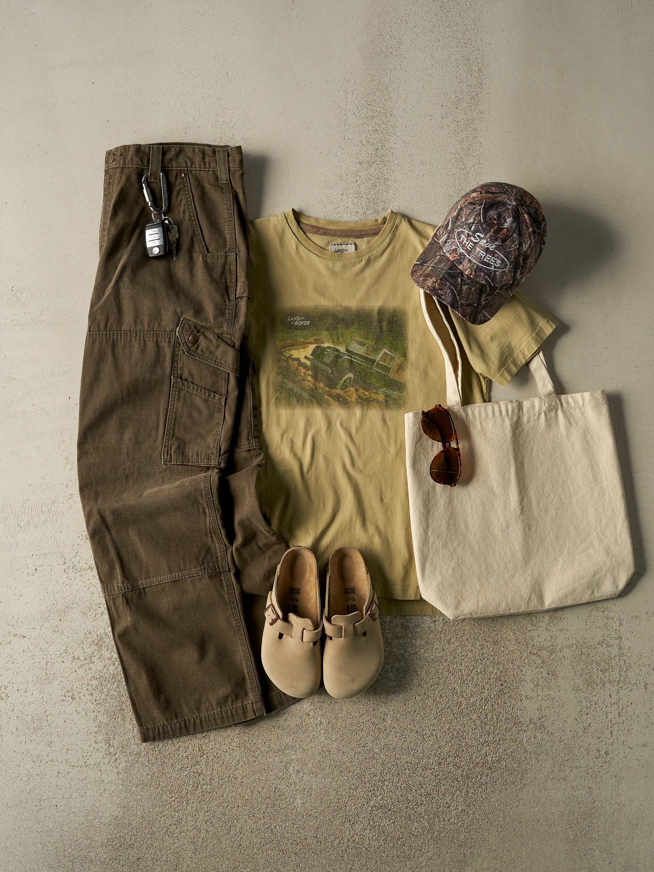 Vintage Y2K Beige Land Rover Tee (L)