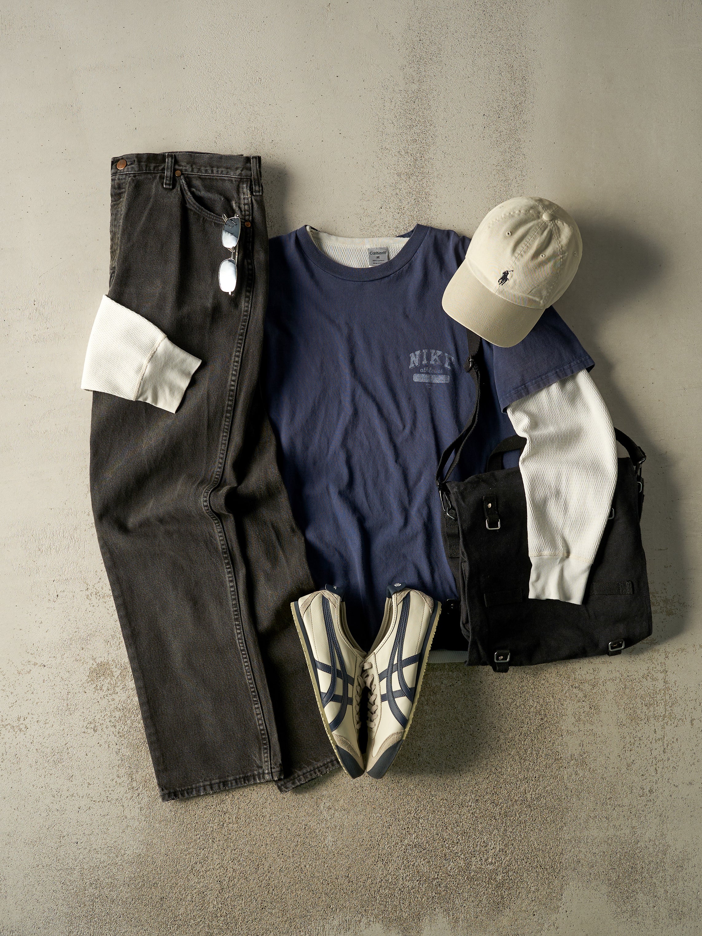 Vintage Y2K Navy Blue Nike Tee (L/XL)