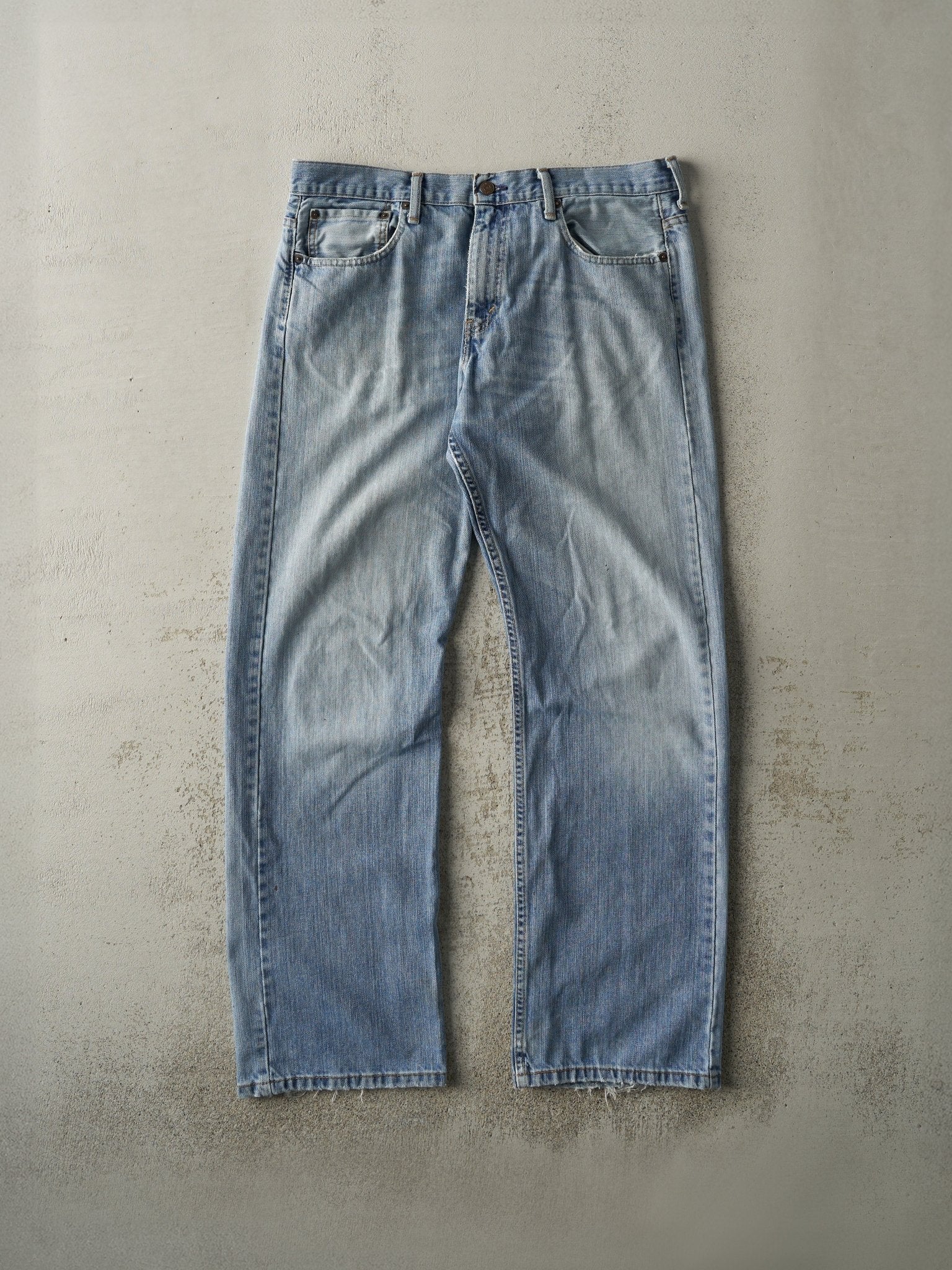 Vintage Y2K Light Wash Levi's 569 Jeans (36x32)