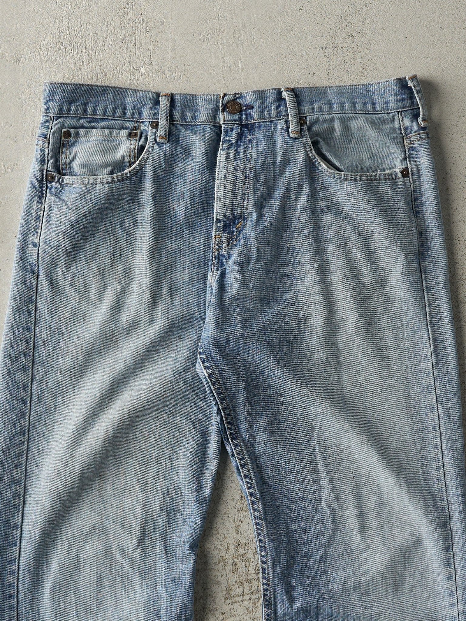 Vintage Y2K Light Wash Levi's 569 Jeans (36x32)
