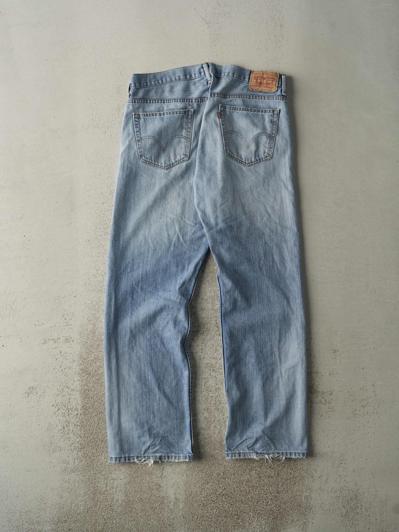 Vintage Y2K Light Wash Levi's 569 Jeans (36x32)