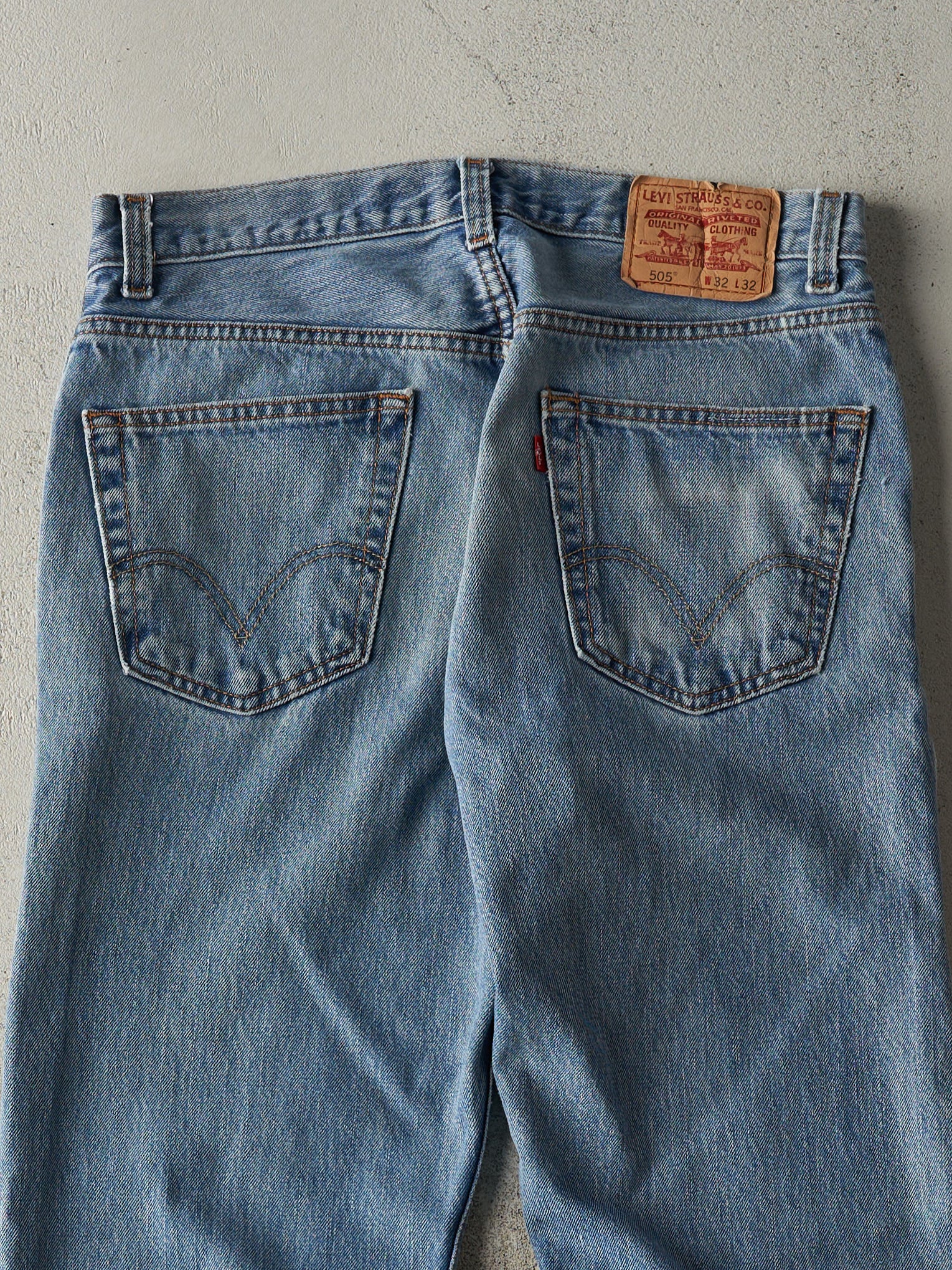 Vintage Y2K Mid Wash Levi's 505 Jeans (32x31)