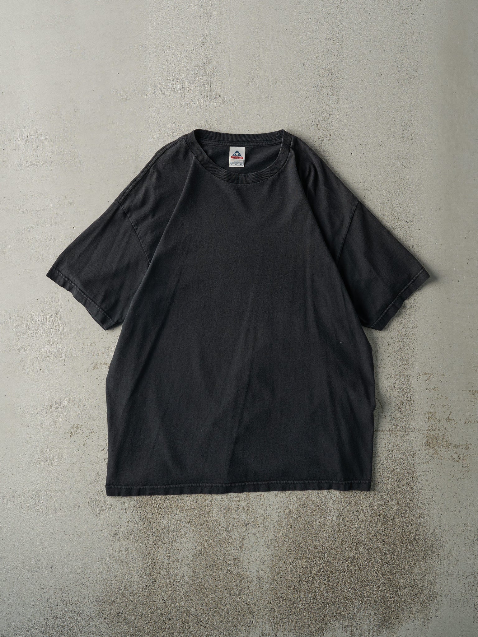 Vintage Y2K Black Blank Tee (L)