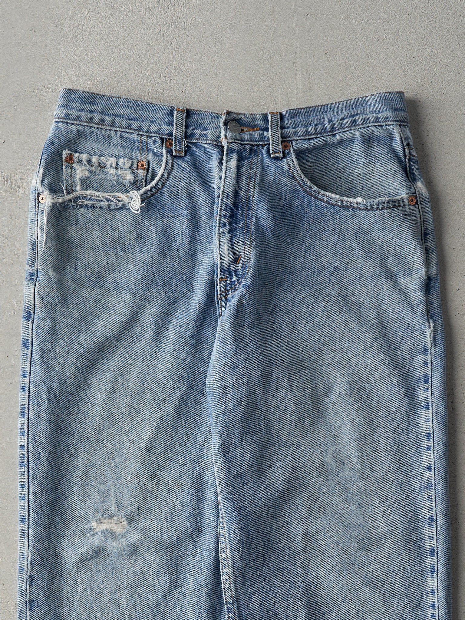 Vintage 90s Light Wash Levi's 550 Relaxed Fit Jeans (31x30)