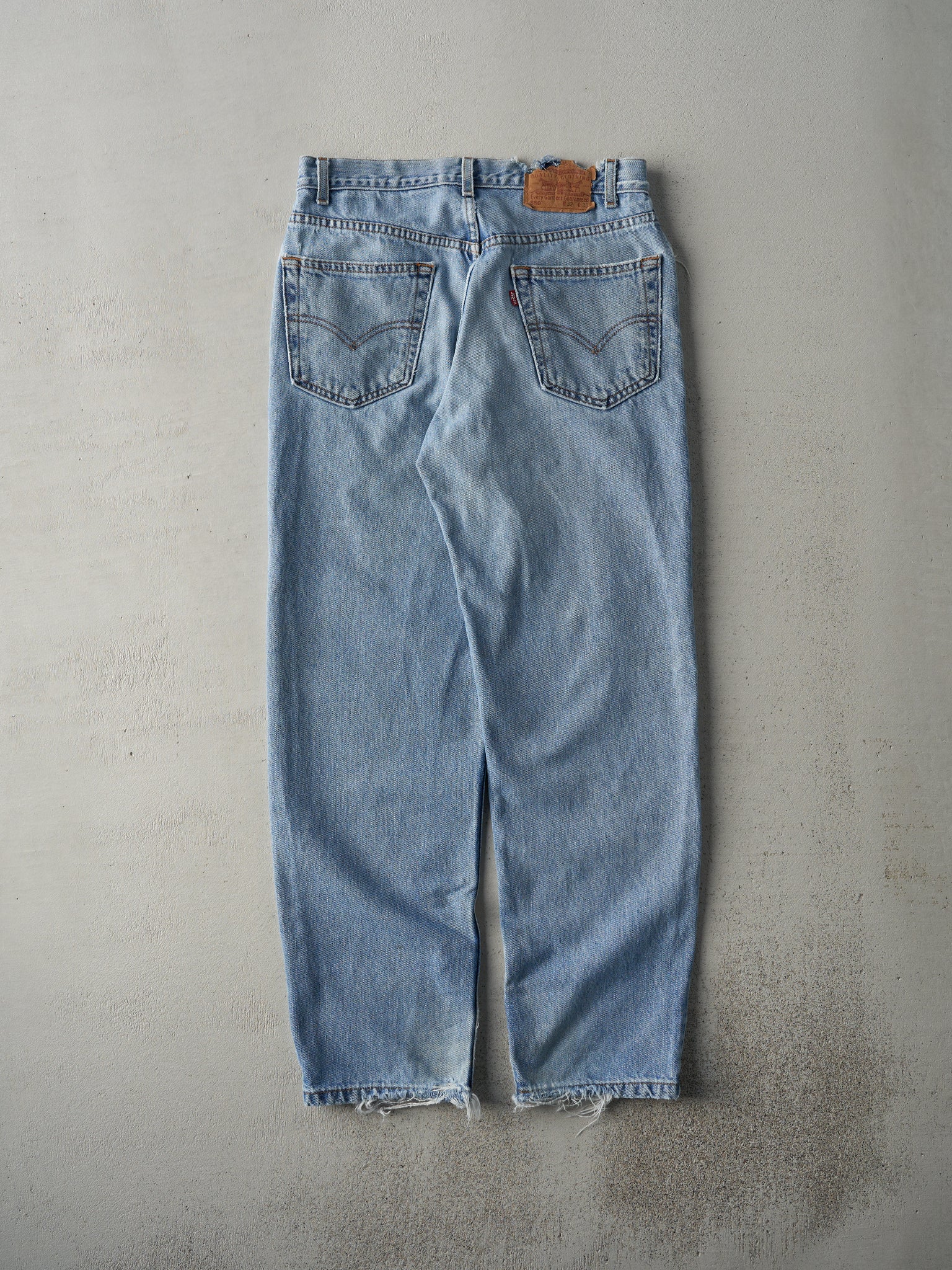 Vintage 90s Light Wash Levi's 550 Relaxed Fit Jeans (31x30)