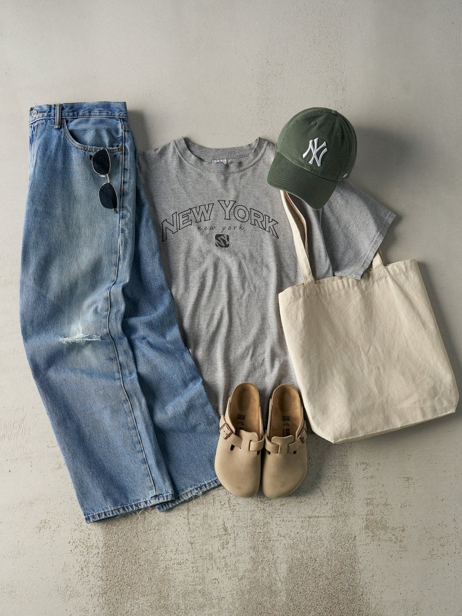 Vintage Y2K Mid Wash Levi's 505 Jeans (36x29)
