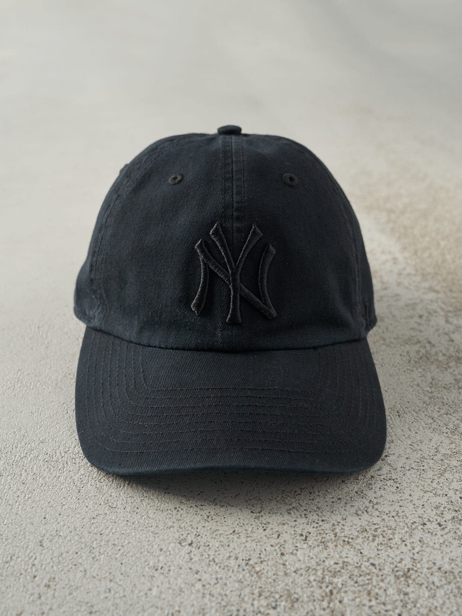 Vintage Y2K Black Tonal Embroidered New York Yankees Strapback Hat