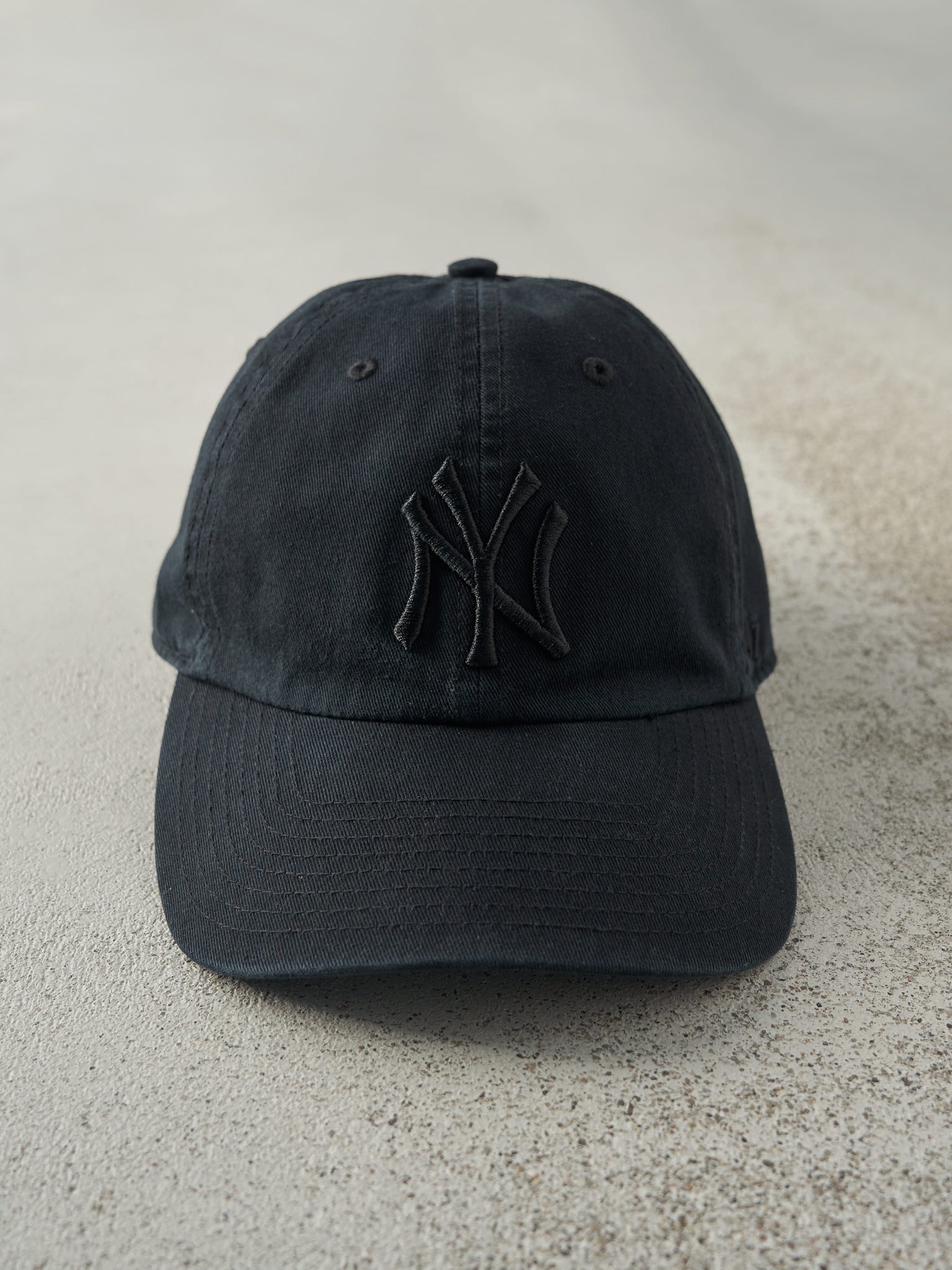 Vintage Y2K Black Tonal Embroidered New York Yankees Strap Back Hat