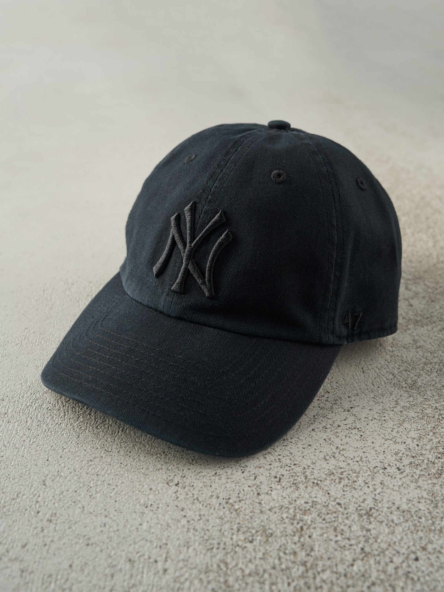 Vintage Y2K Black Tonal Embroidered New York Yankees Strapback Hat