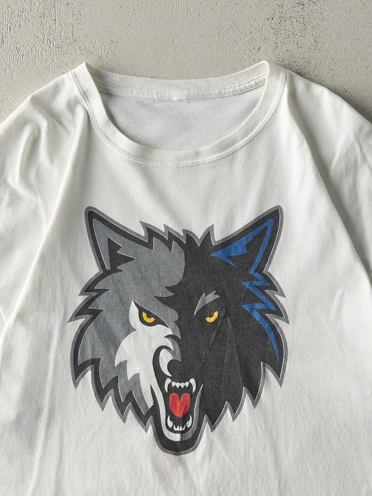 Vintage Y2K White Minnesota Timberwolves Tee (M)