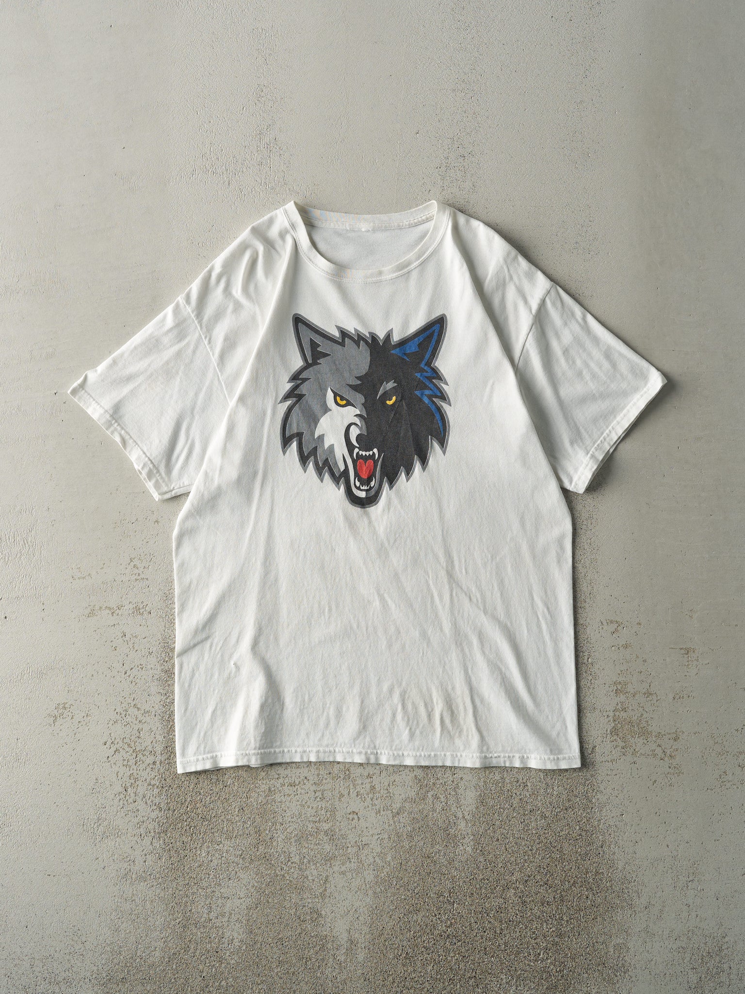 Vintage Y2K White Minnesota Timberwolves Tee (M)