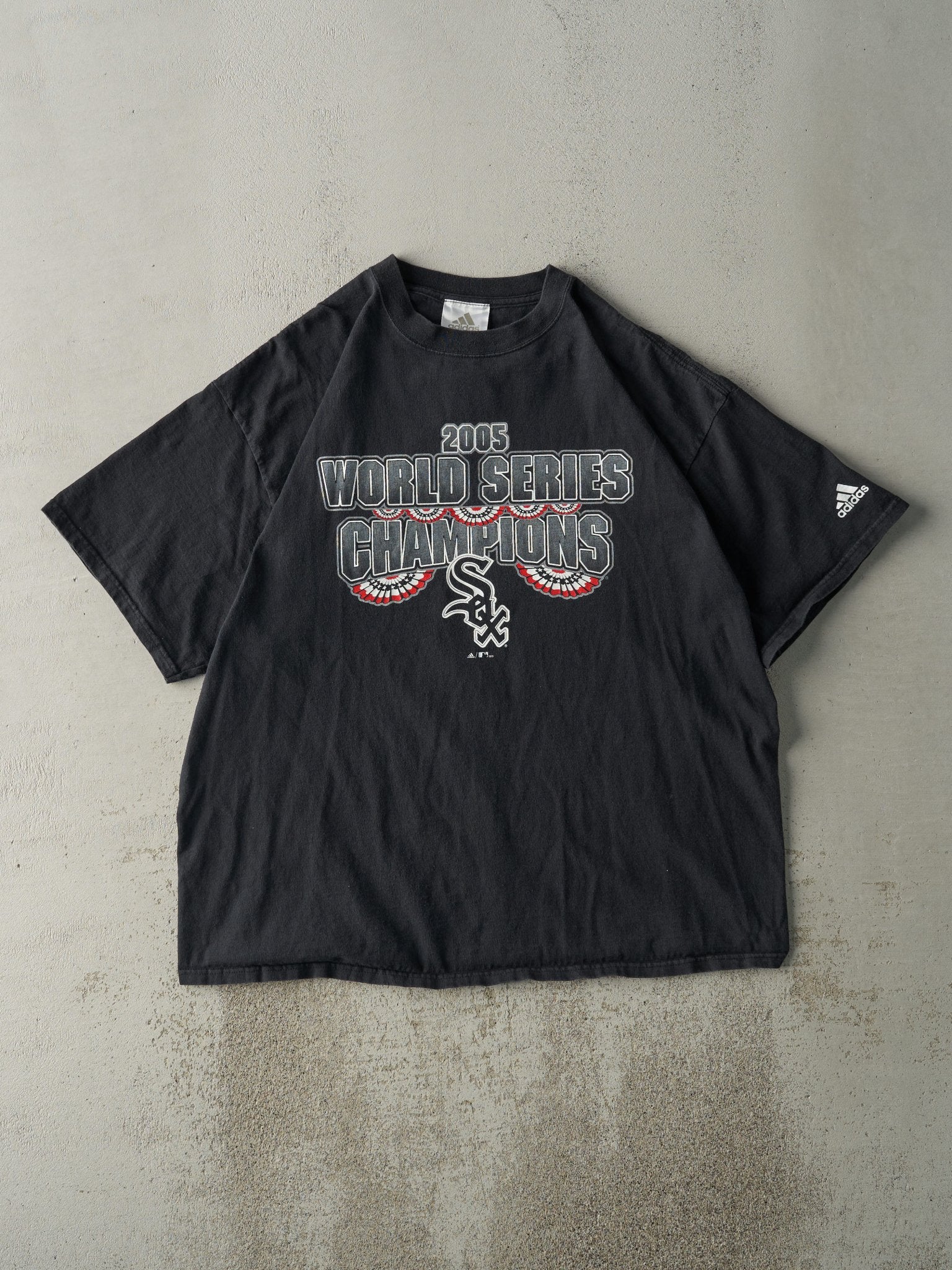 Vintage 05' Black Chicago White Sox World Series Champions Tee (L/XL)