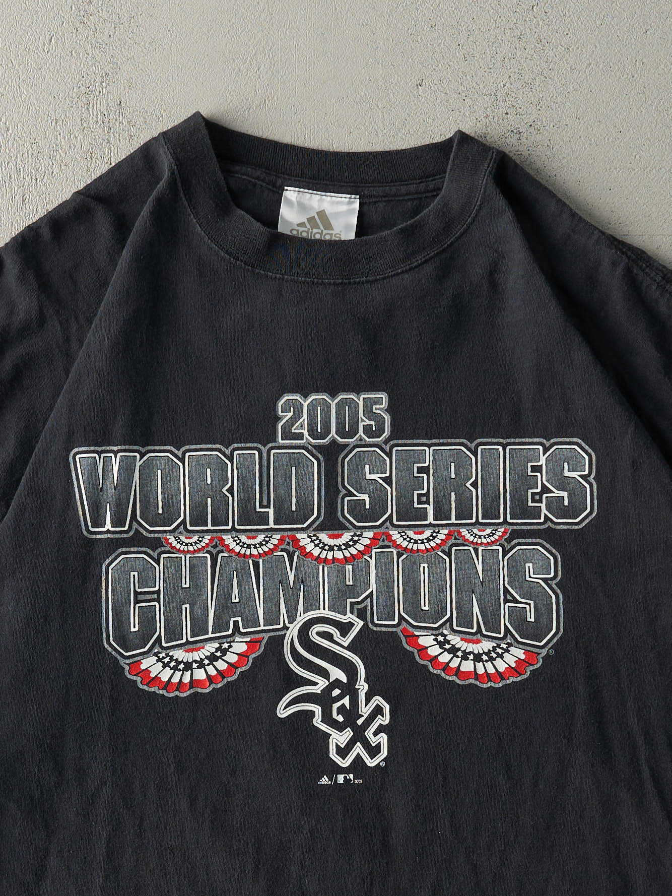 Vintage 05' Black Chicago White Sox World Series Champions Tee (L/XL)