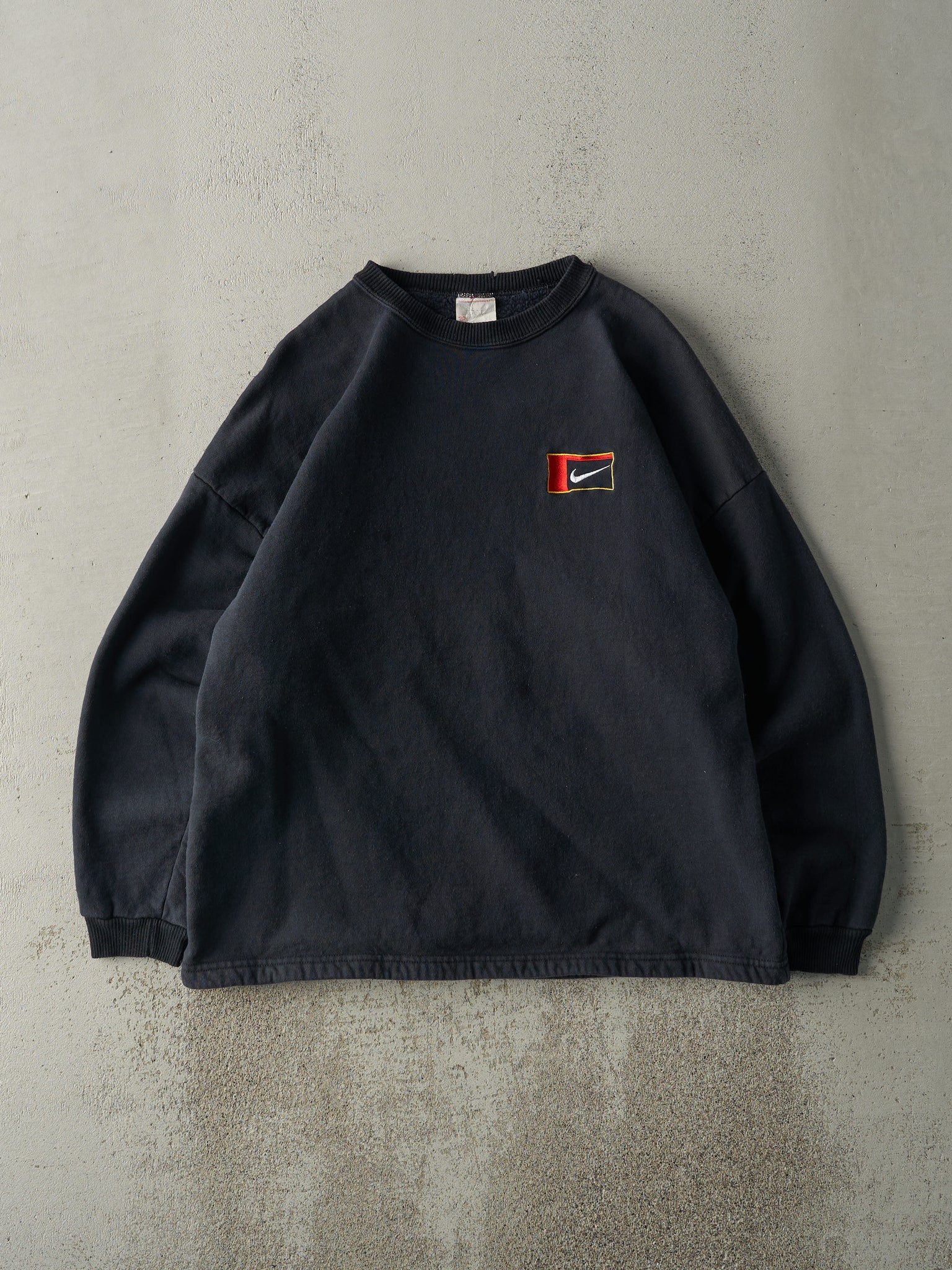 Vintage 90s Black Embroidered Nike Bootleg Crewneck (M/L)