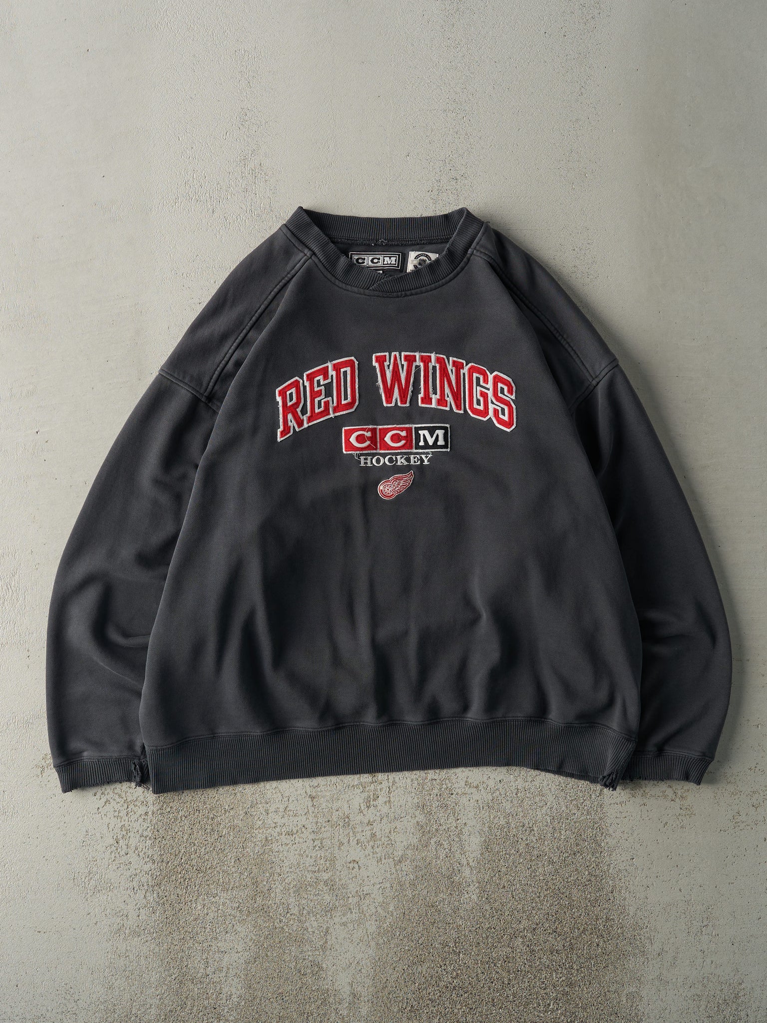 Vintage Y2K Faded Black Embroidered Detroit Red Wings Crewneck (XL/XXL)