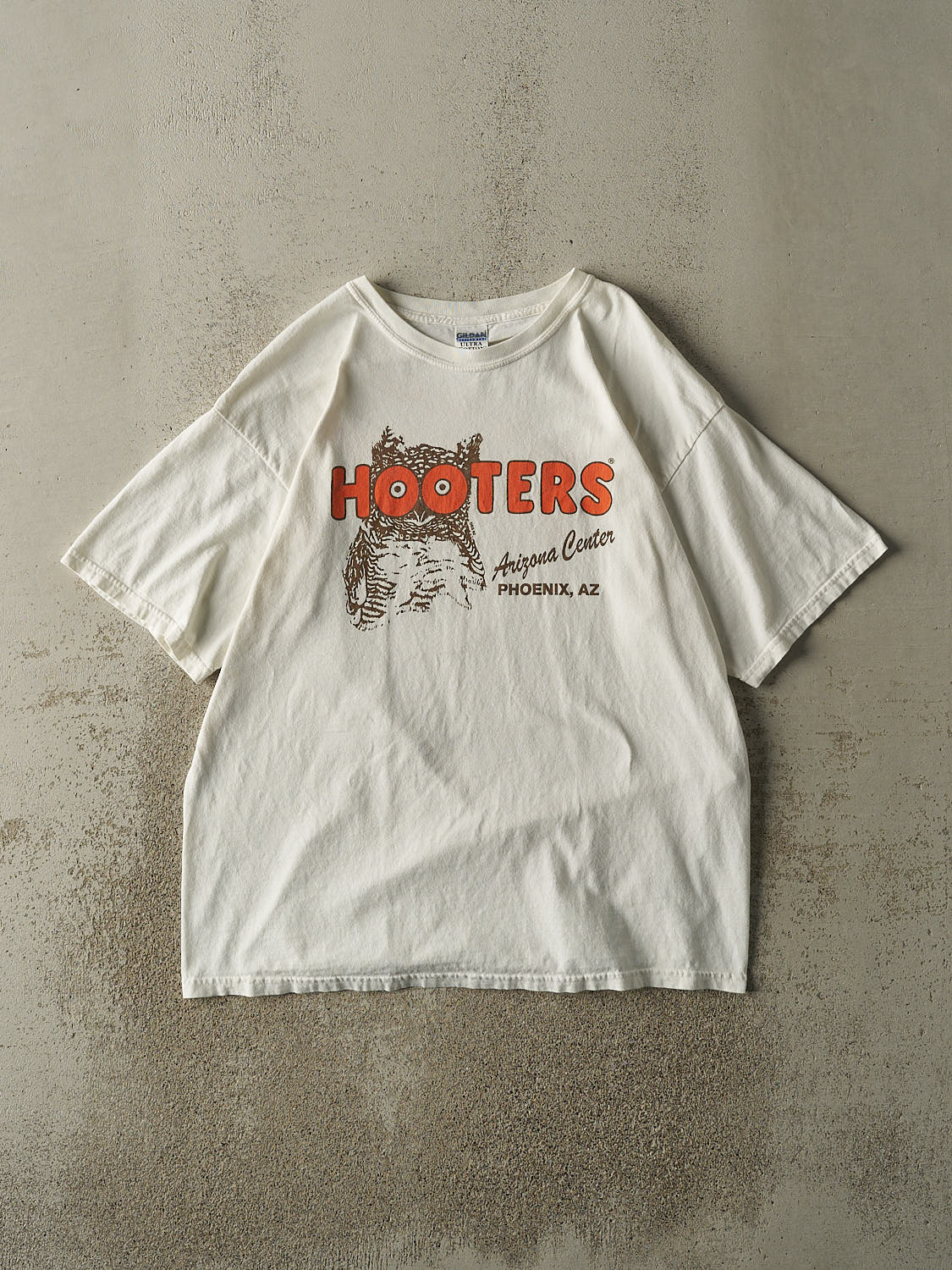 Vintage Y2K White Phoenix, AZ Hooters Tee (XL)