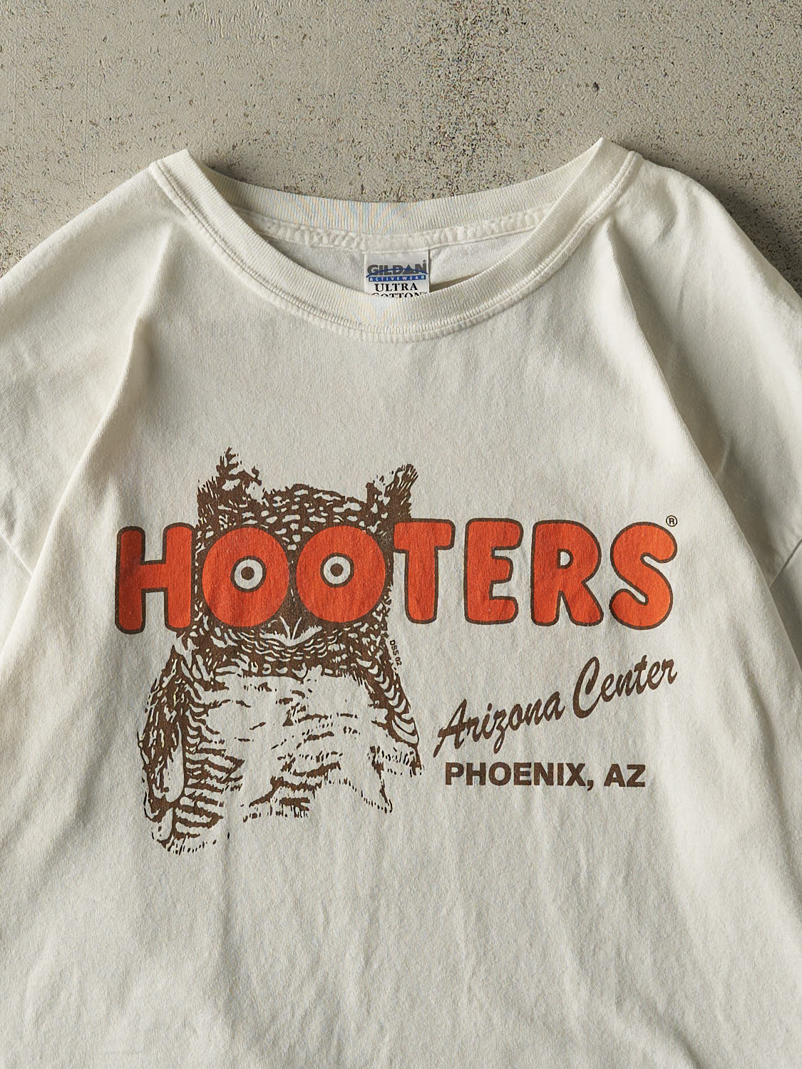 Vintage Y2K White Phoenix, AZ Hooters Tee (XL)