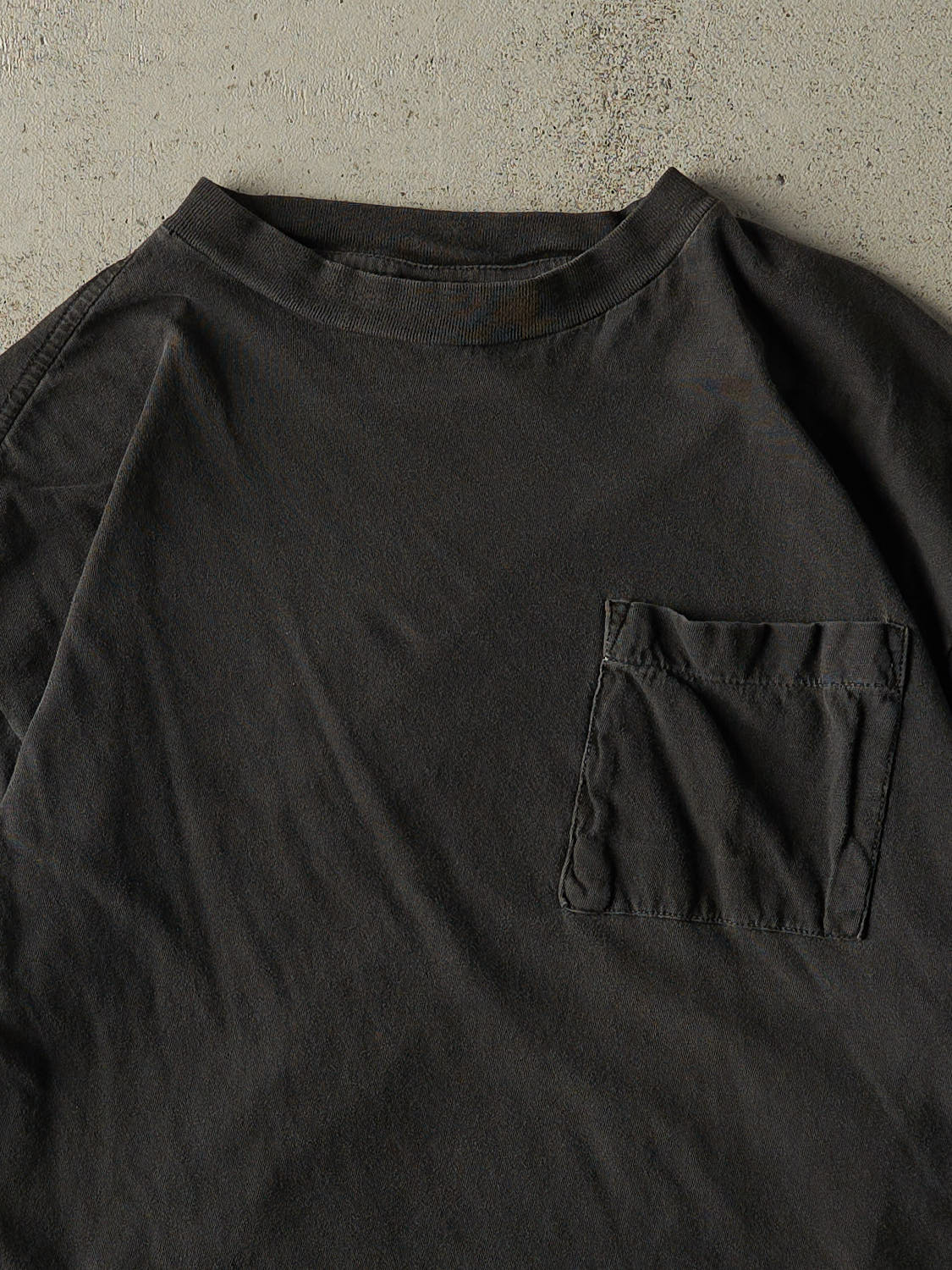Vintage 90s Faded Black Blank Pocket Tee (M)