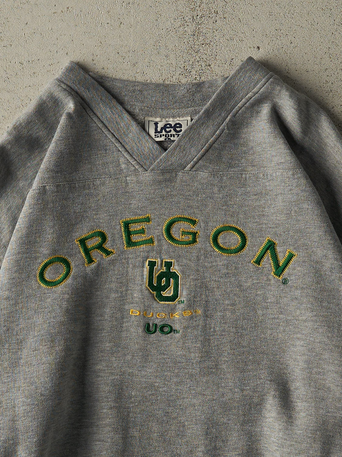 Vintage 90s Grey University of Oregon Ducks Embroidered Crewneck (L/XL)