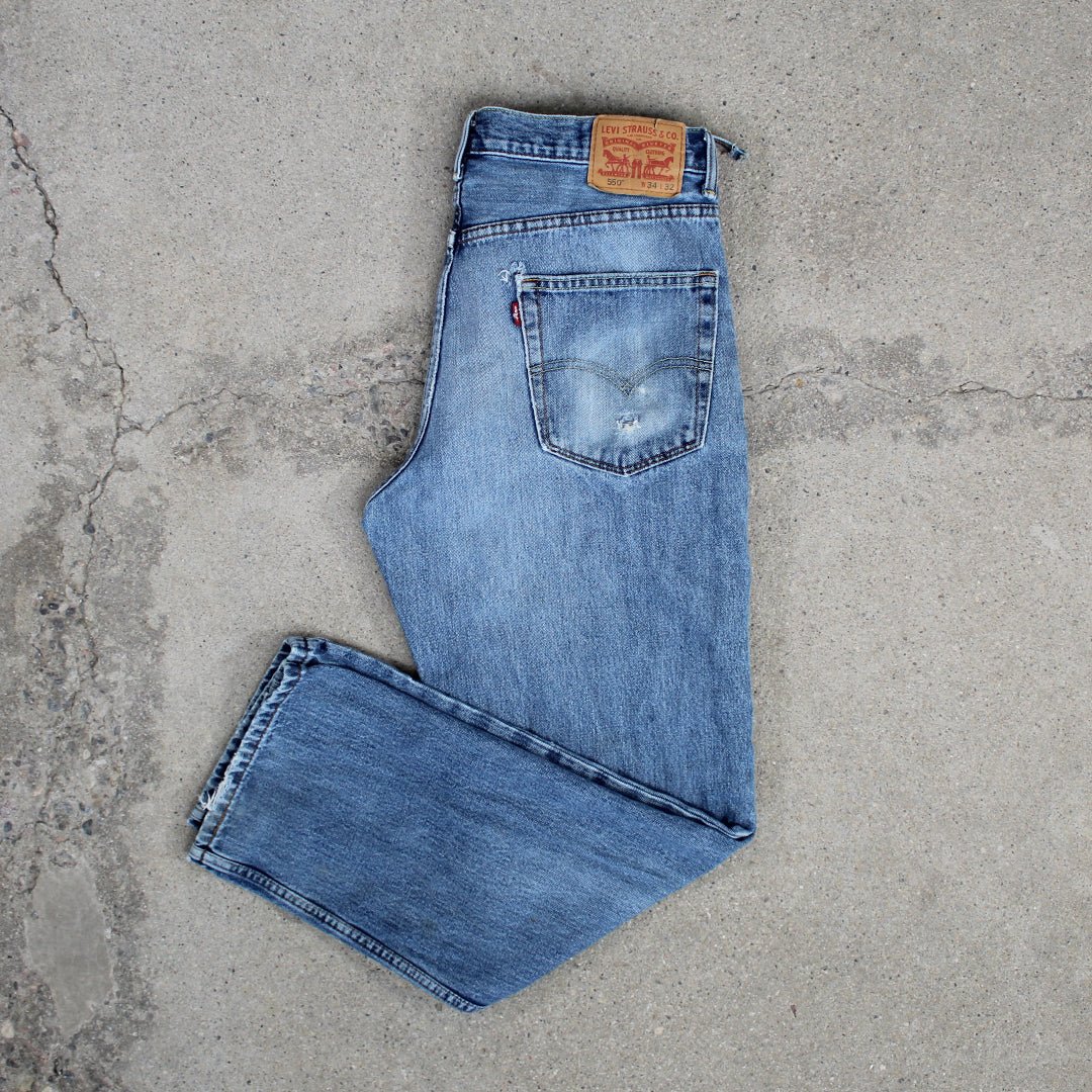 Vintage Blue 550 Levi Jeans (34 x 32) | Rebalance Vintage.