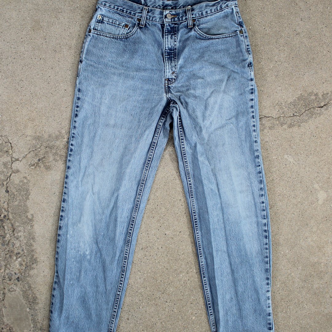 Vintage Light Blue 550 Levi Jeans (34 x 32) | Rebalance Vintage.